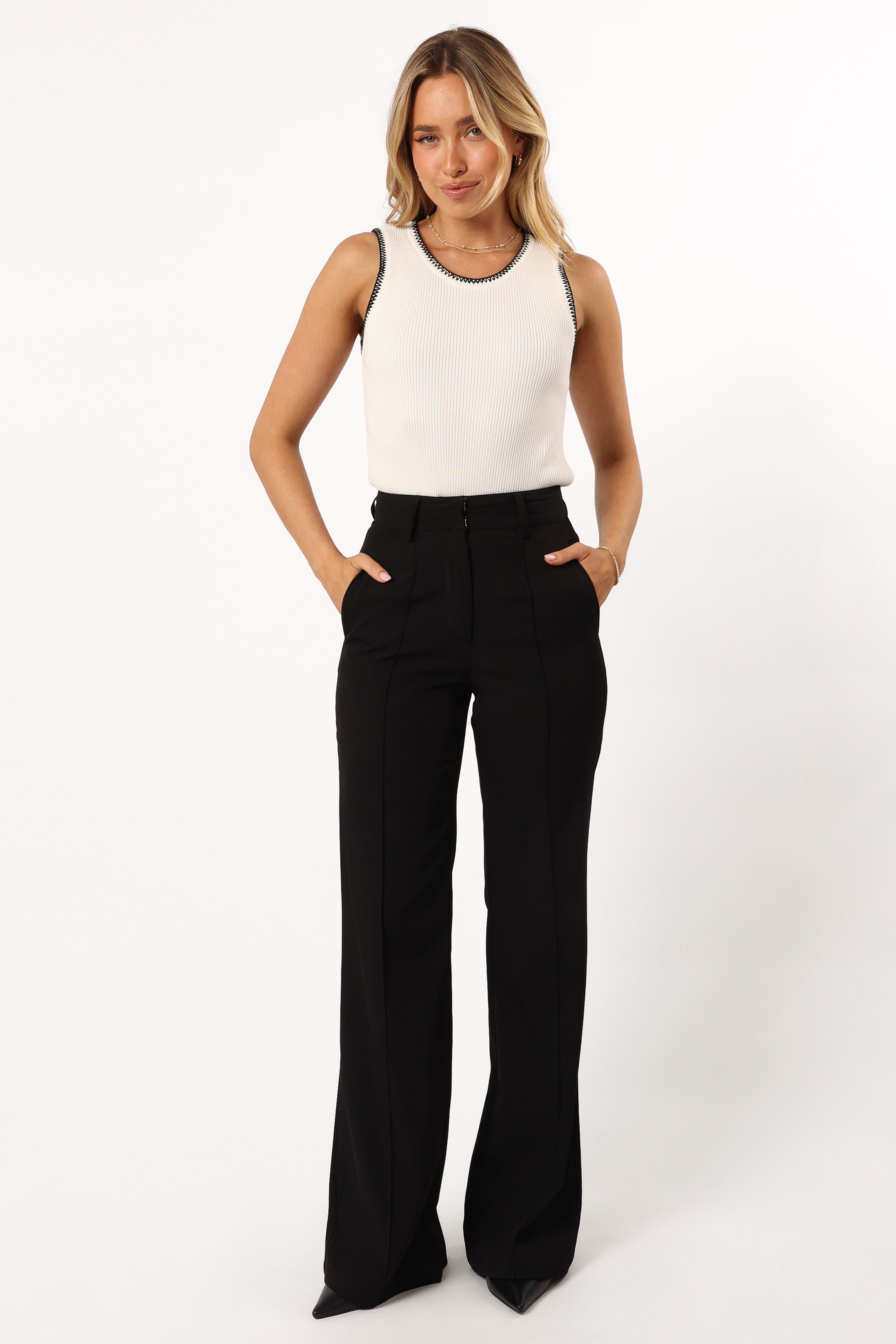 TOPS @Essy Top - White