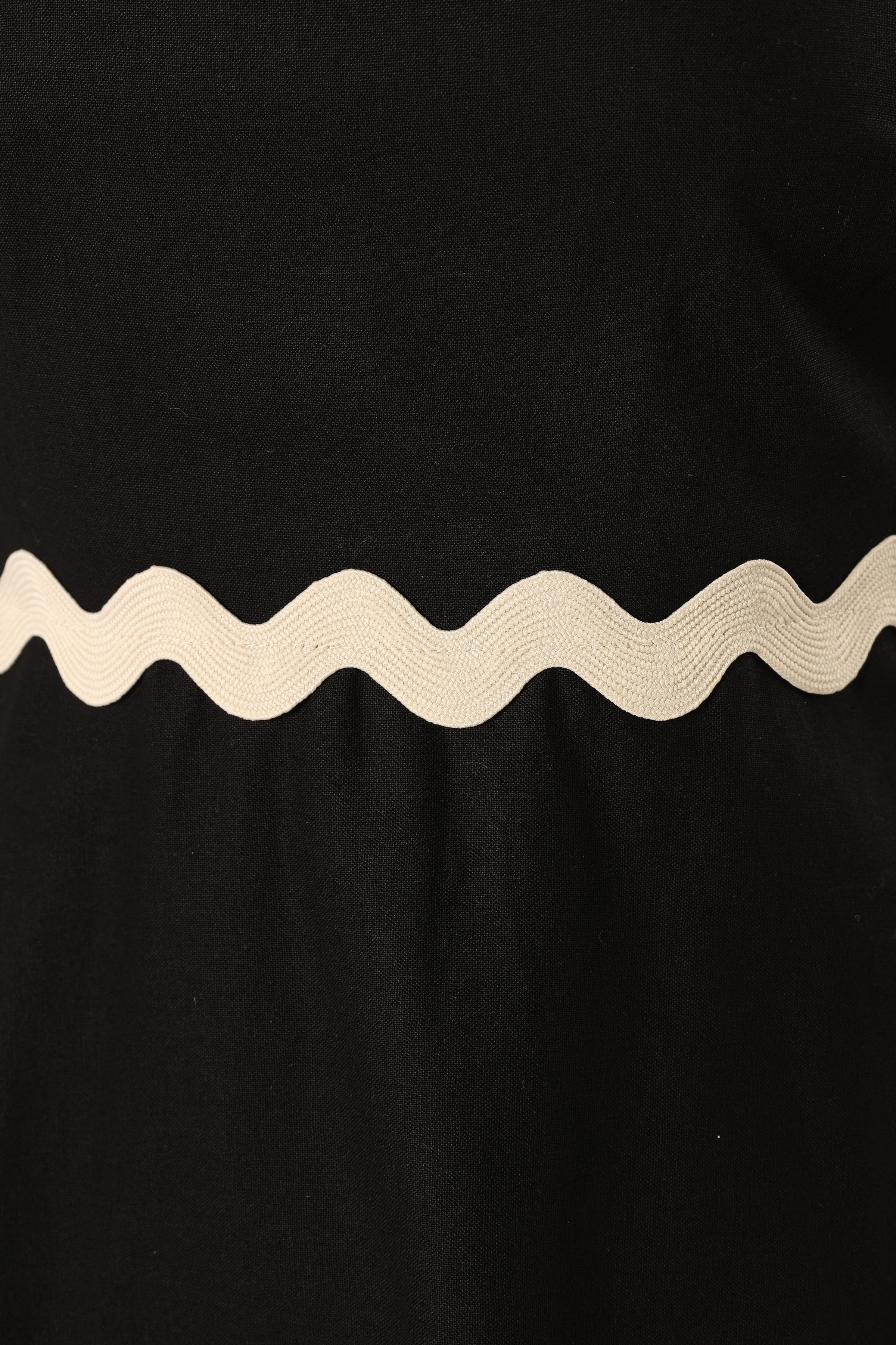 TOPS @Mollymook Top - Black/Cream