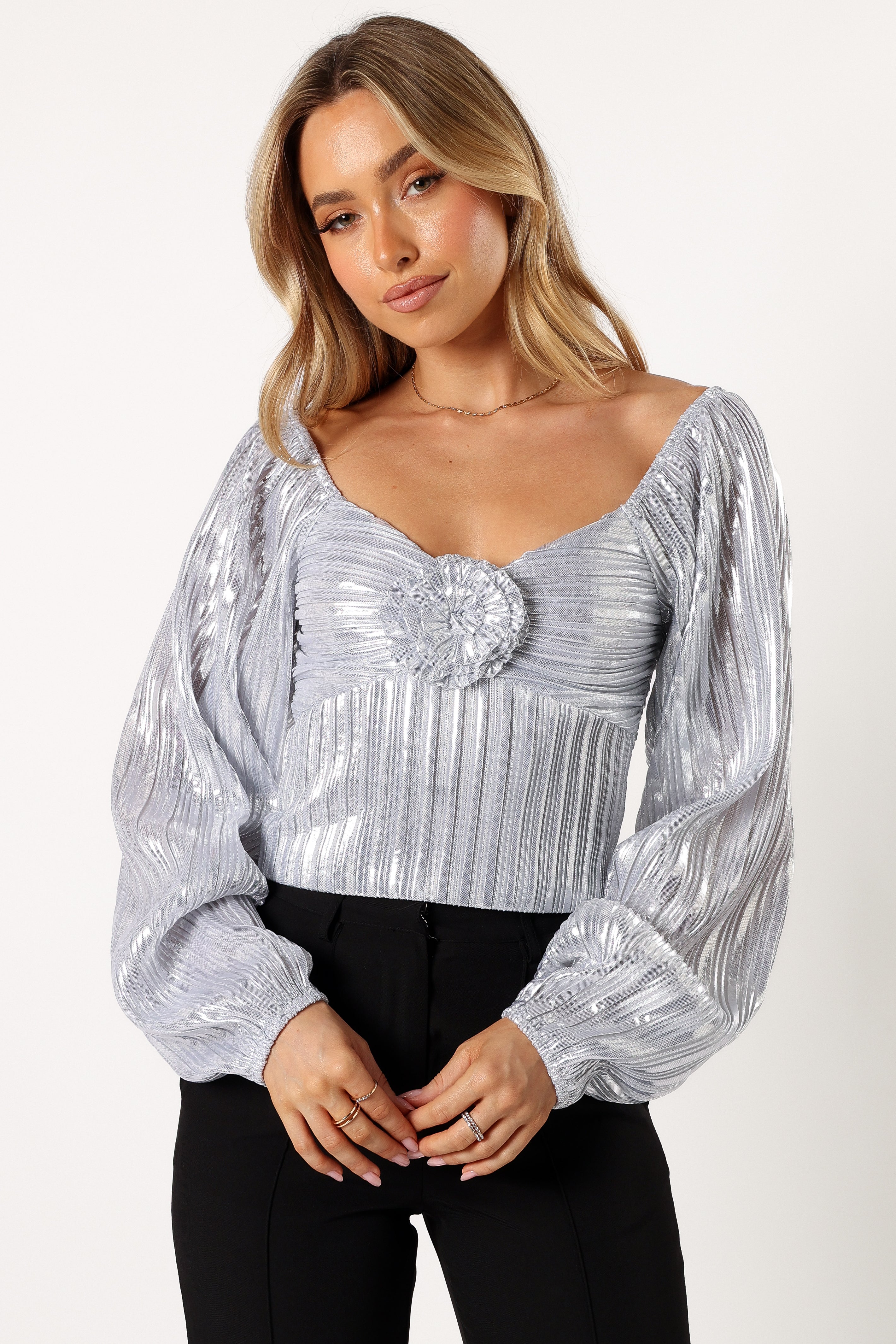 TOPS @Nyra Rose Detail Top - Silver