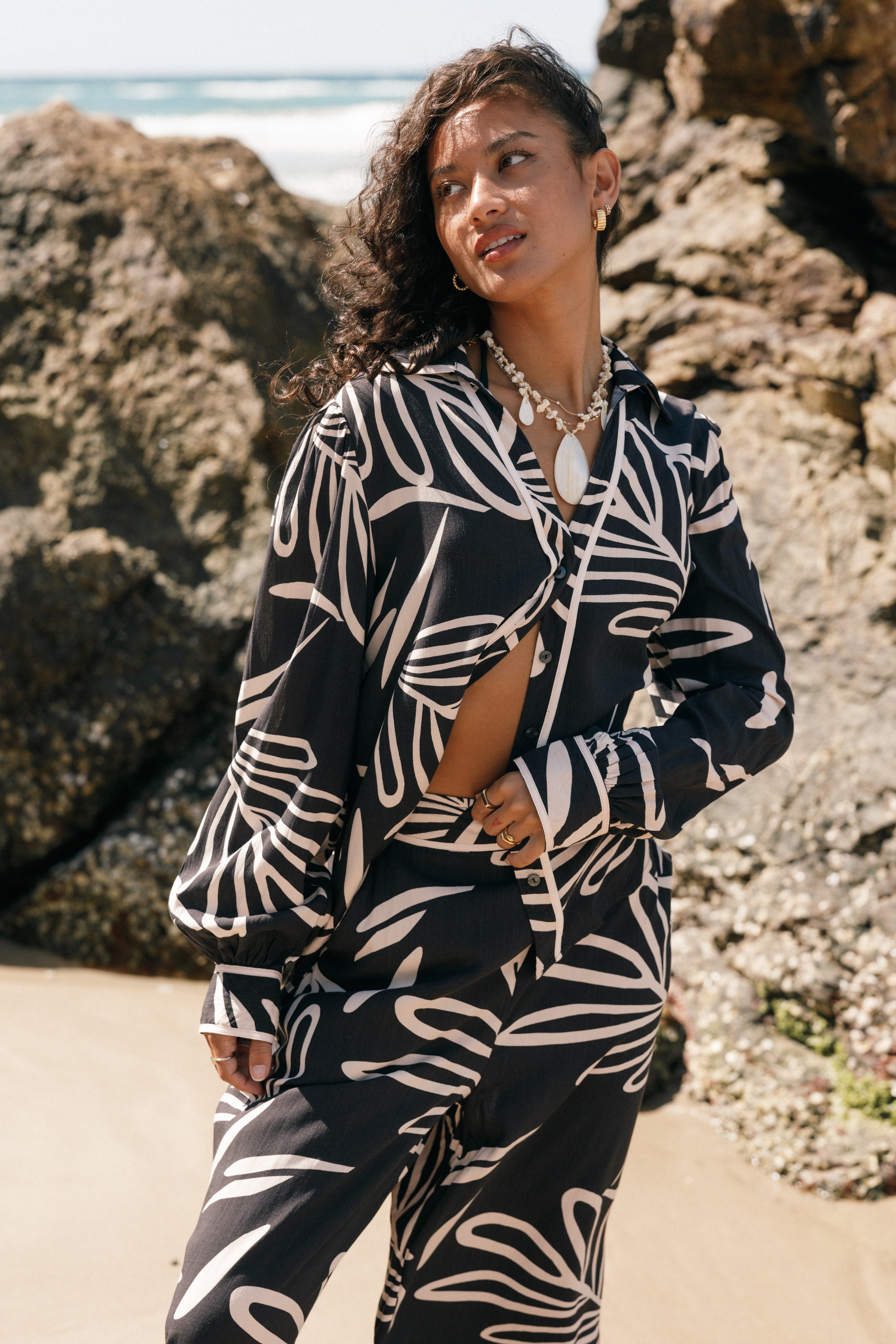 TOPS @Talia Top - Black (Hold for May Oasis)