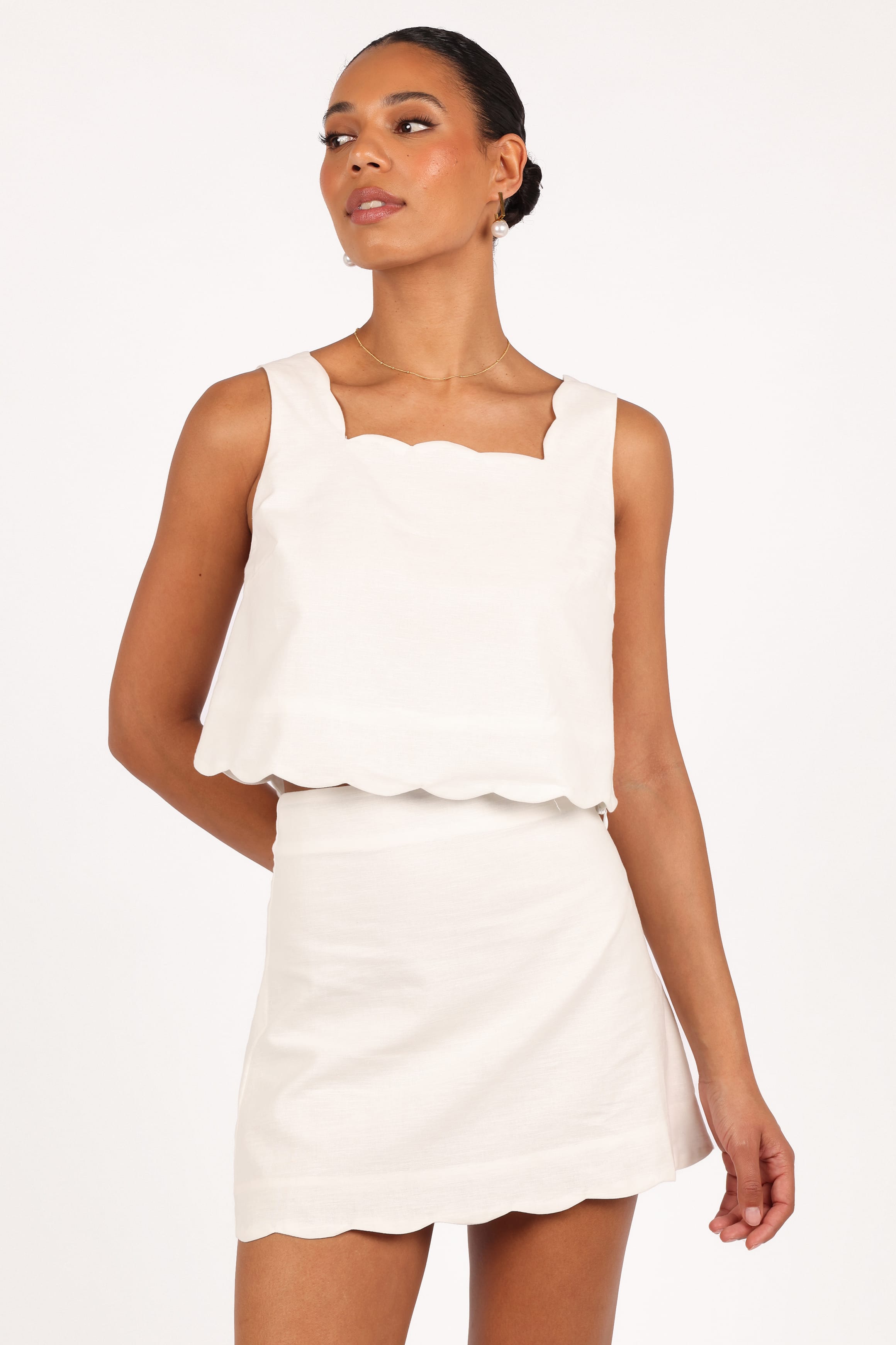 TOPS Wendie Scalloped Top - Cloud White