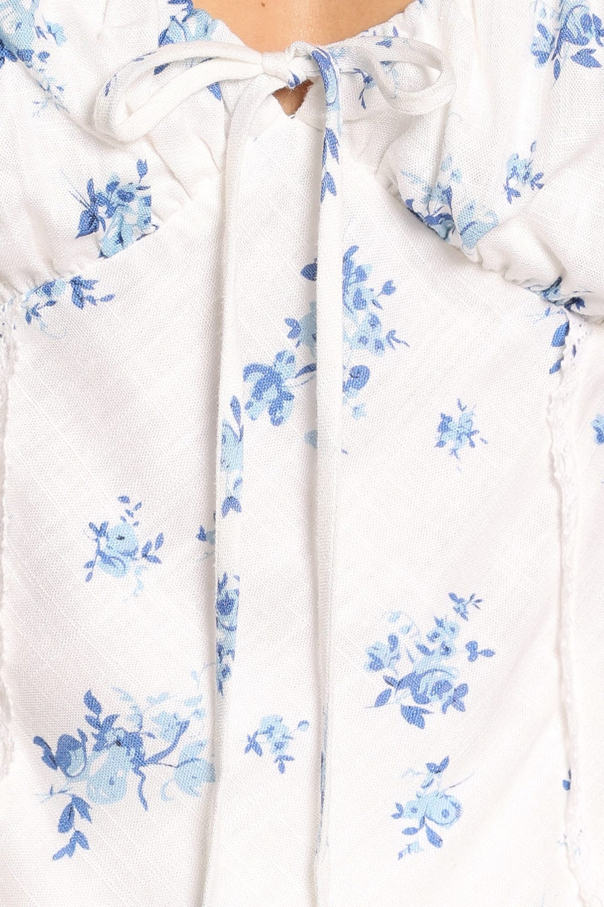 TOPS Laeriel Flutter Sleeve Top - Cream Floral