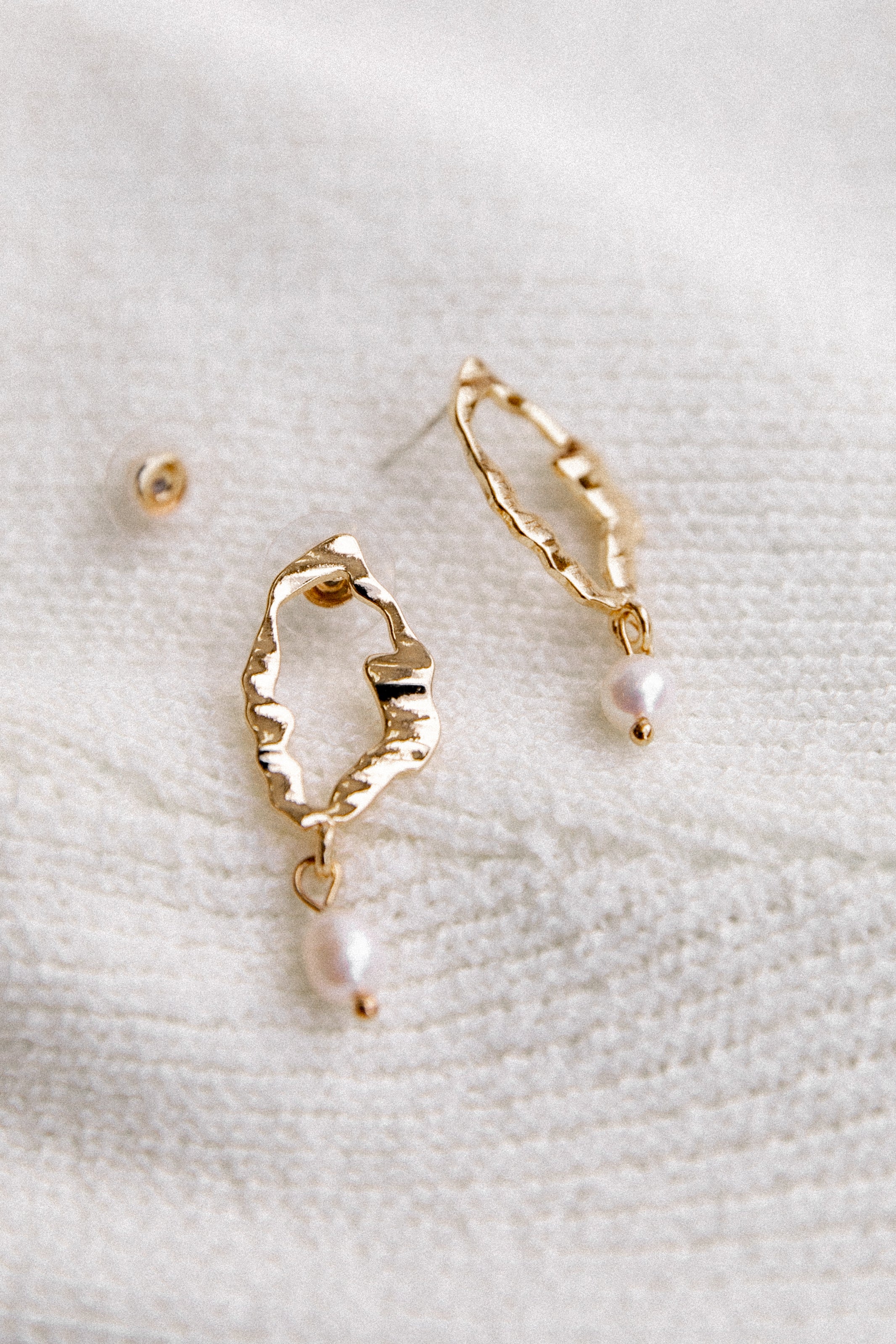 ACCESSORIES @Quinn Earrings - Pearl