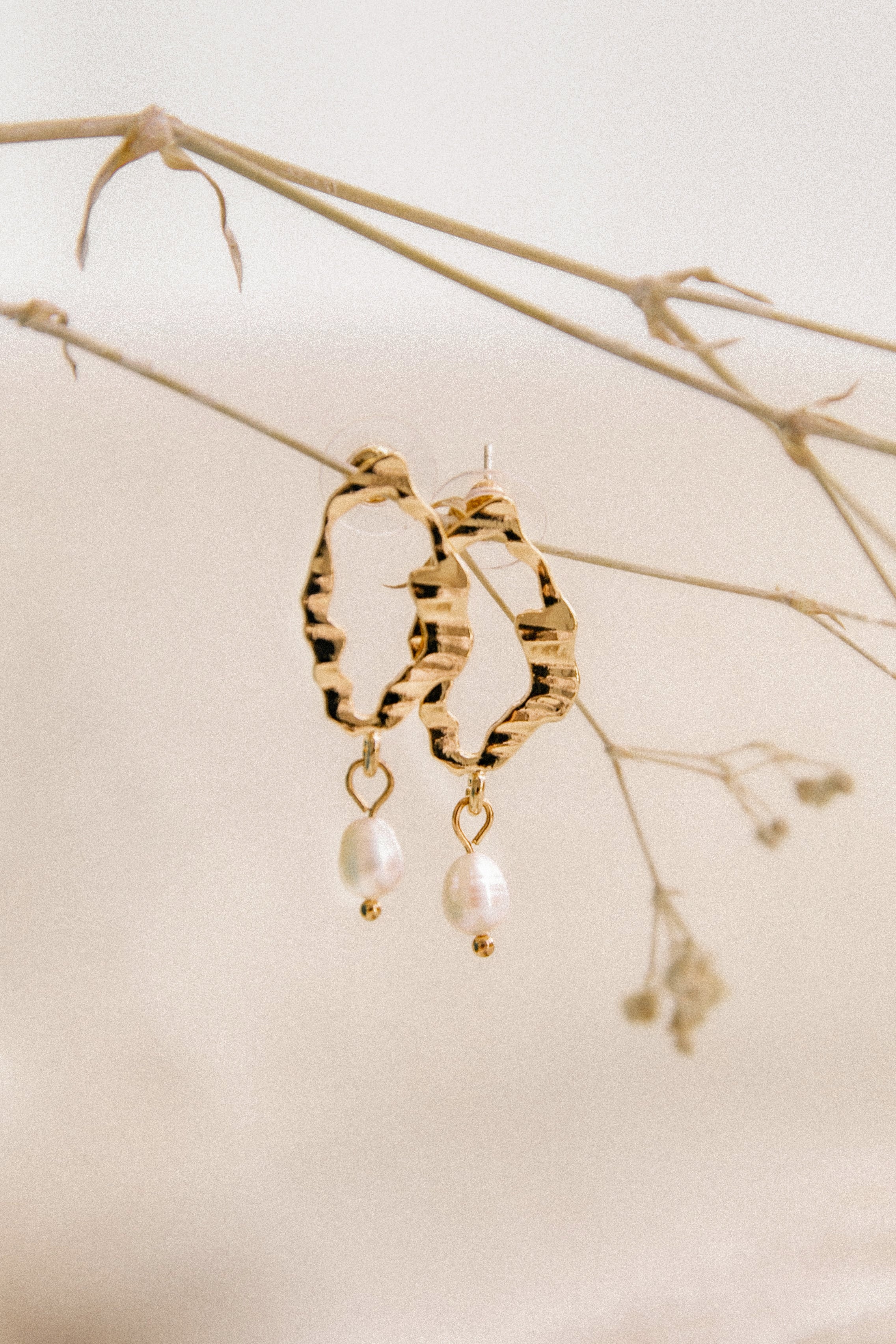 ACCESSORIES Quinn Earrings - Pearl