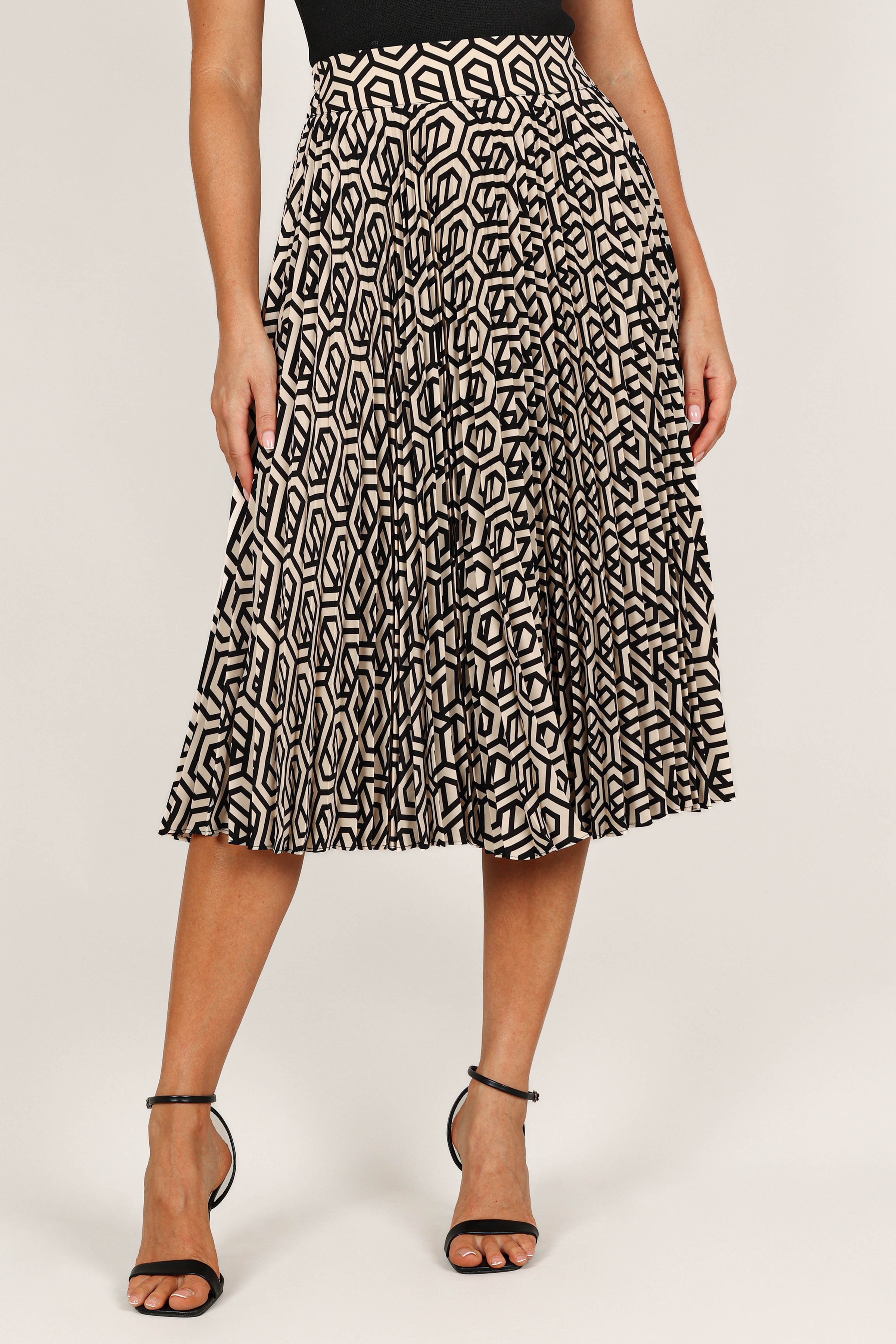 BOTTOMS @Carmel Pleat Midi Skirt - Black Print