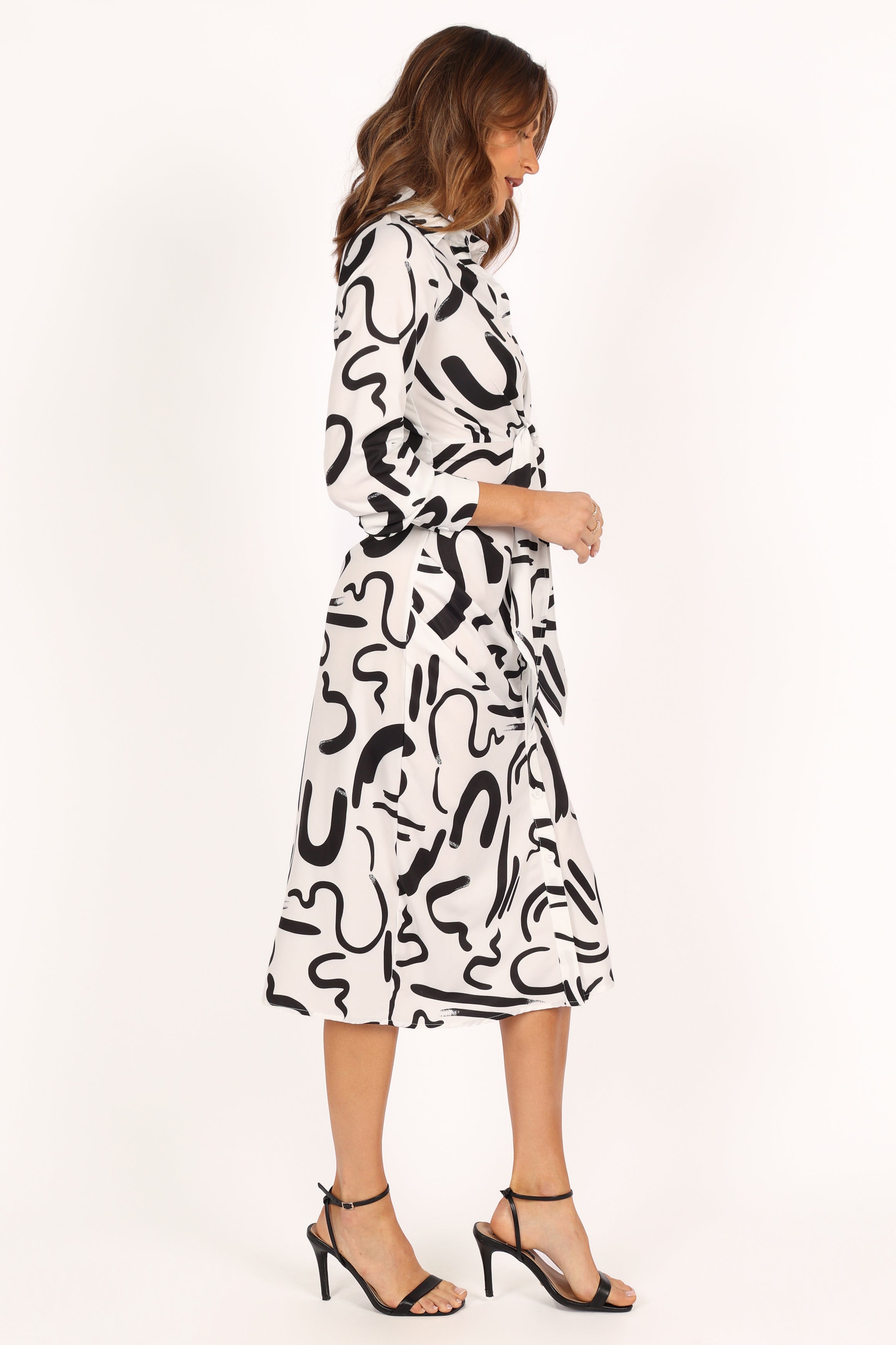 DRESSES @Minori Long Sleeve Midi Dress - White Black
