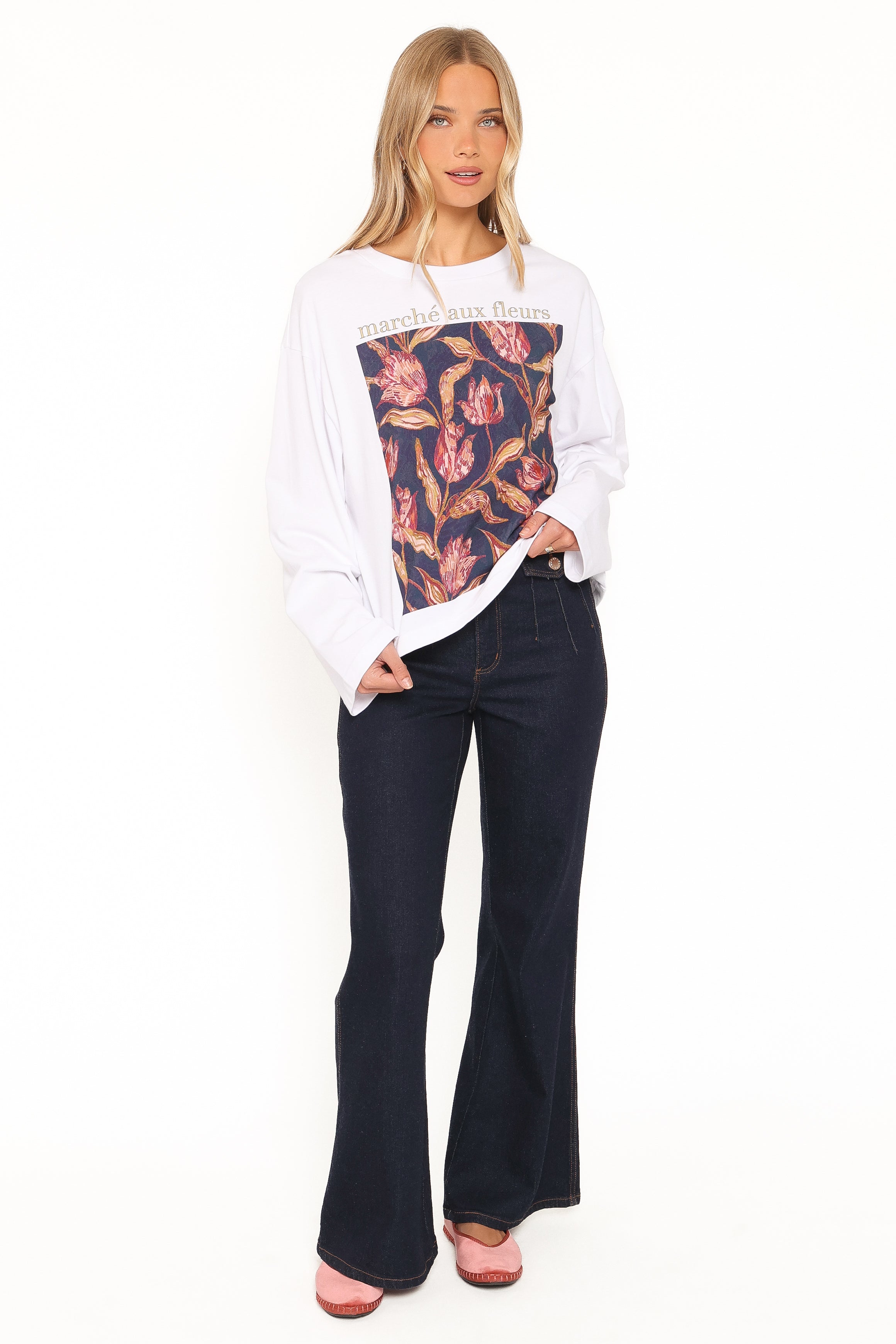 Tulla Graphic Tee - White