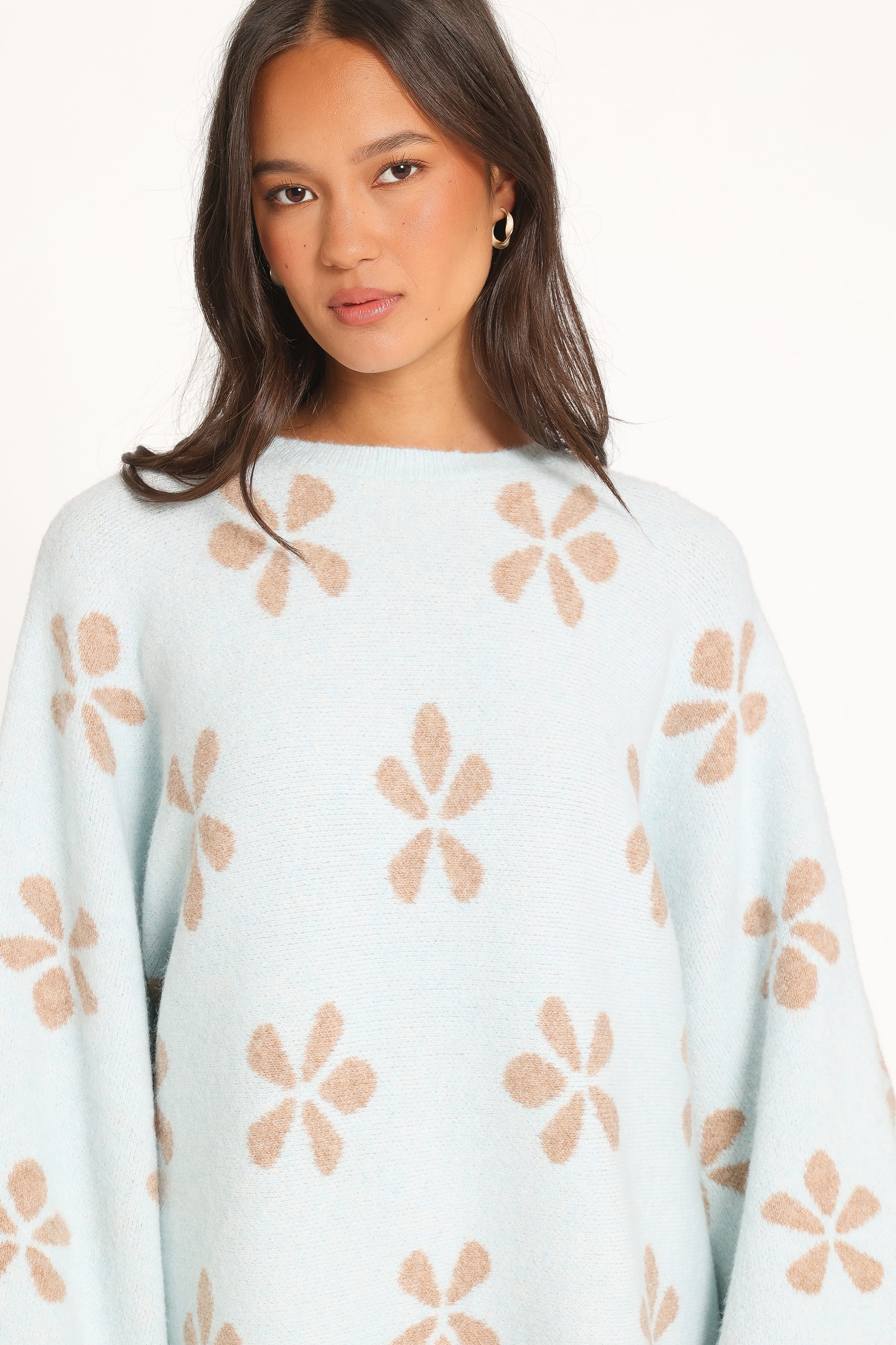 KNITWEAR Bella Oversized Daisy Sweater - Light Blue Camel