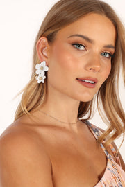 ACCESSORIES @Alexa Flower Earrings - White