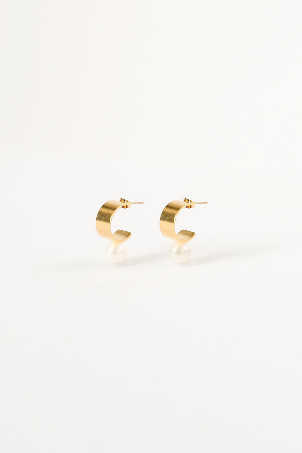 ACCESSORIES @Callie Pearl Hoop Earrings - Gold