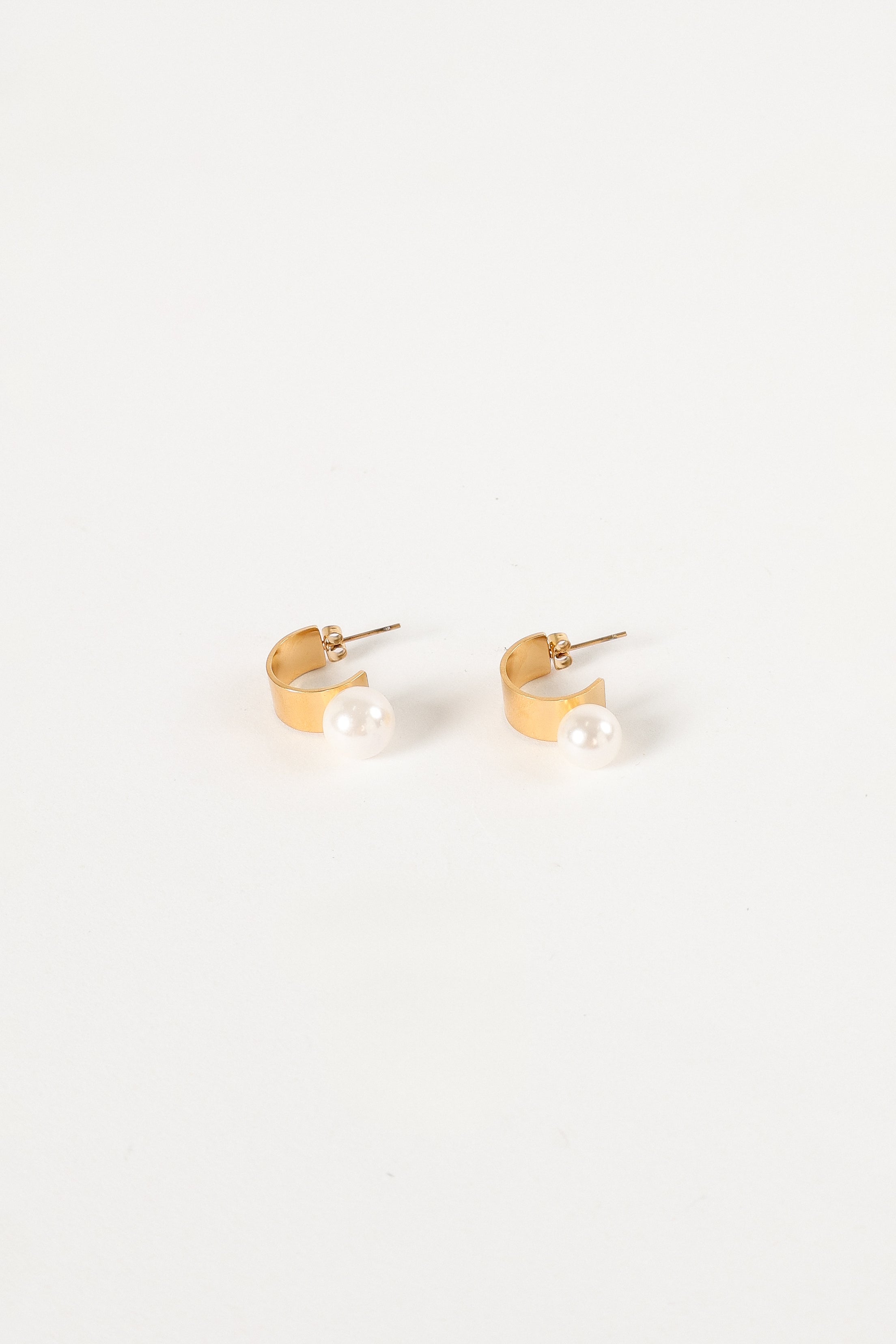 ACCESSORIES @Callie Pearl Hoop Earrings - Gold
