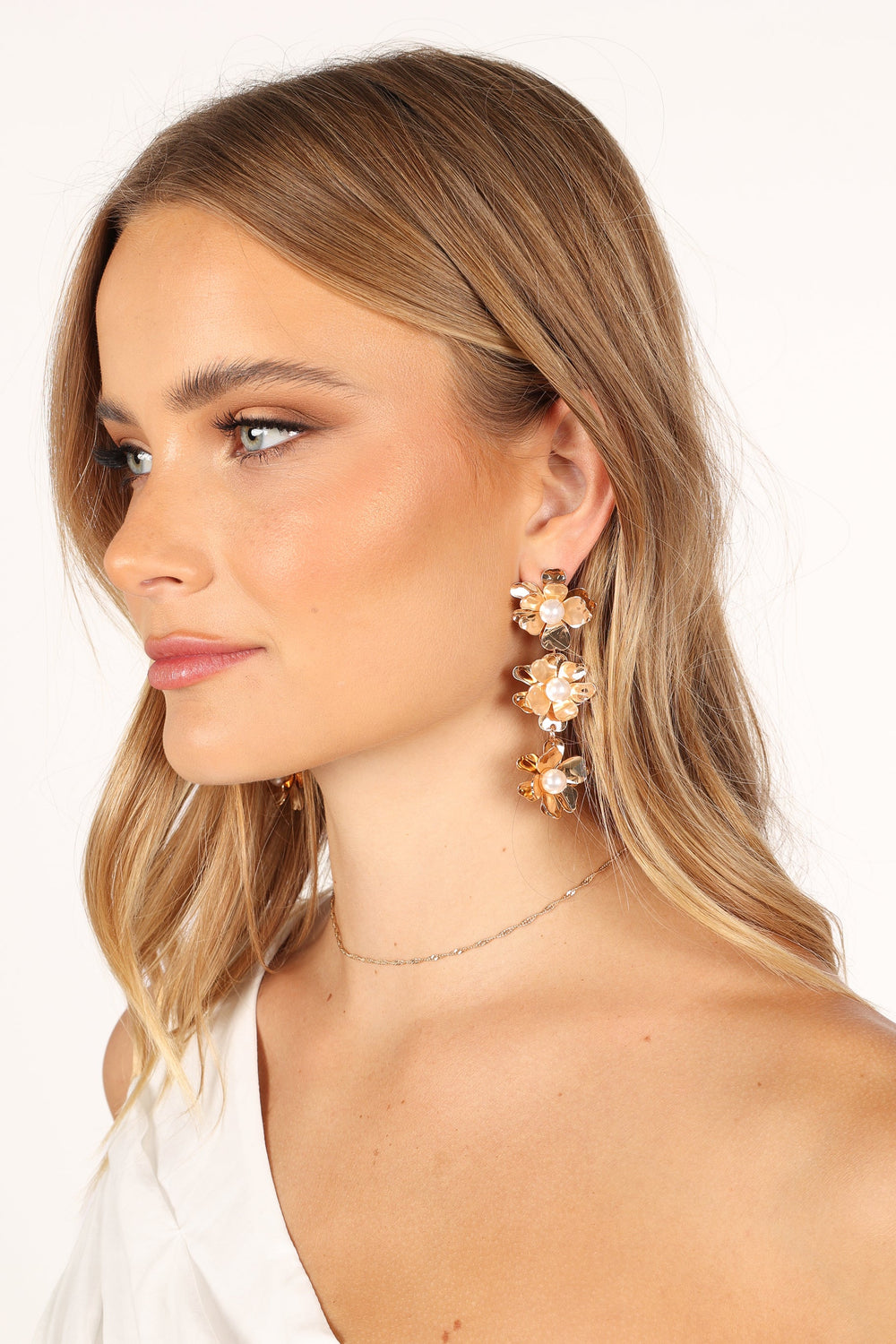 ACCESSORIES @Charlotte Flower Earrings - Gold