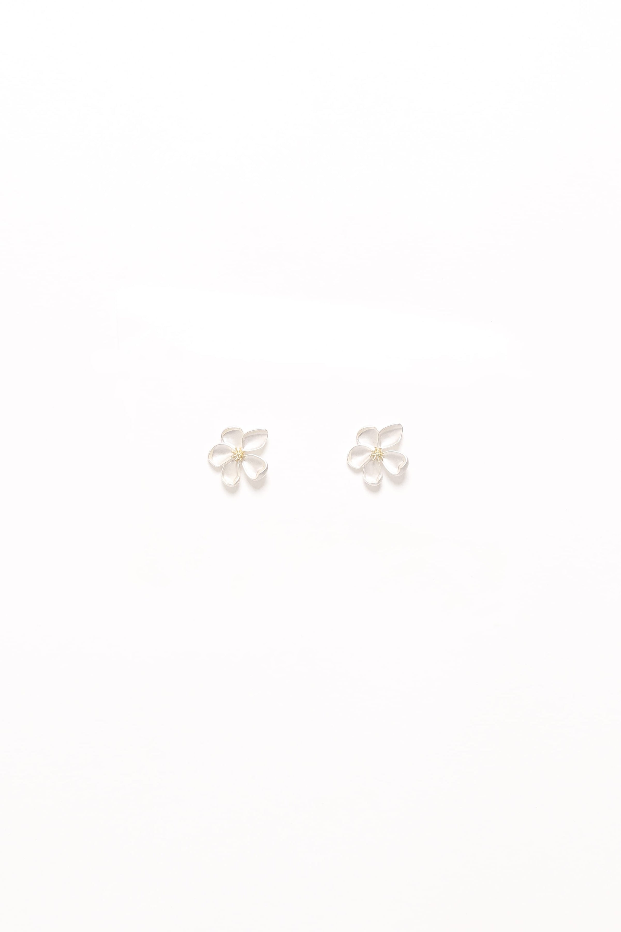 ACCESSORIES Gisella Flower Earrings - White