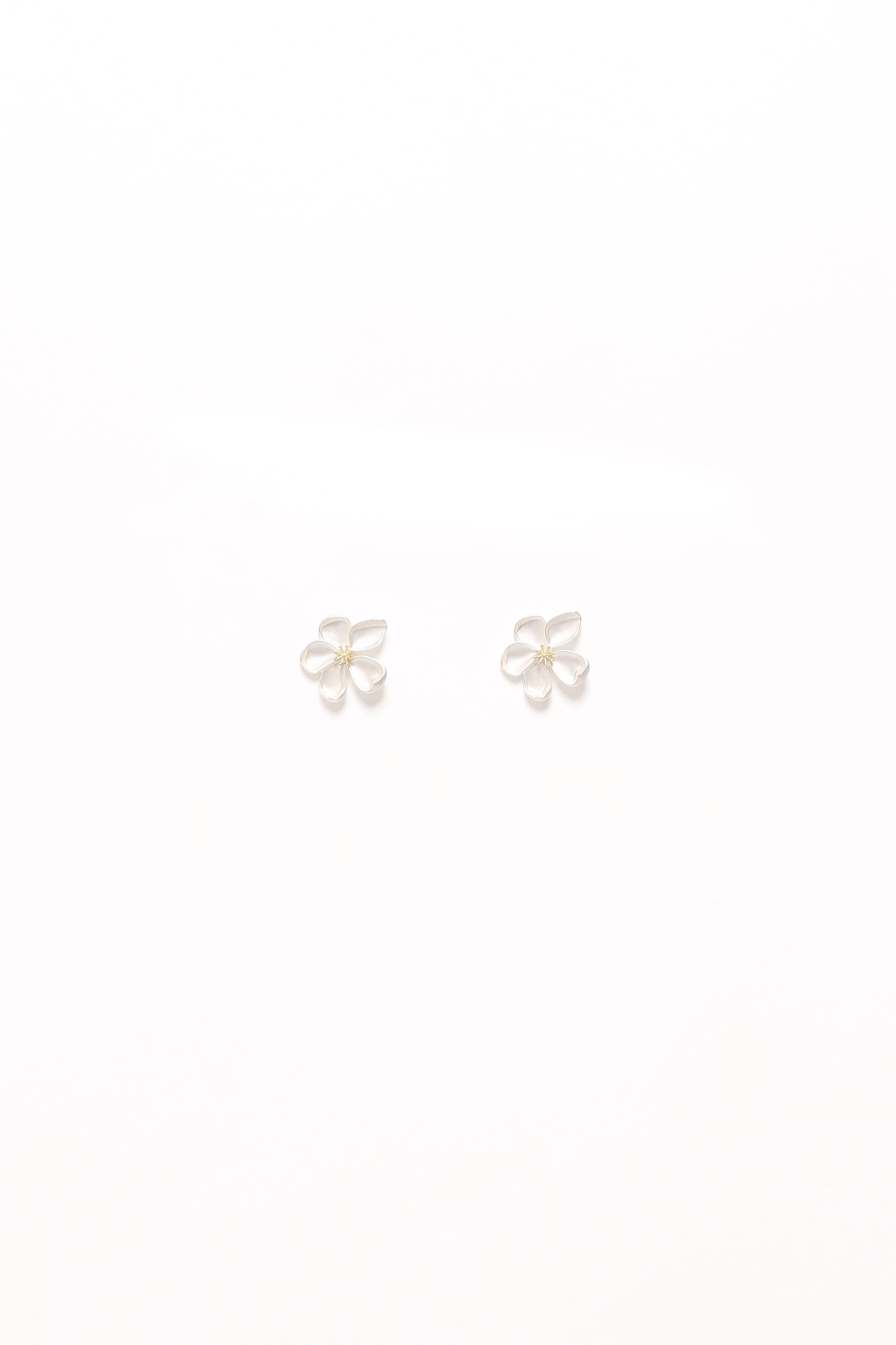 ACCESSORIES Gisella Flower Earrings - White