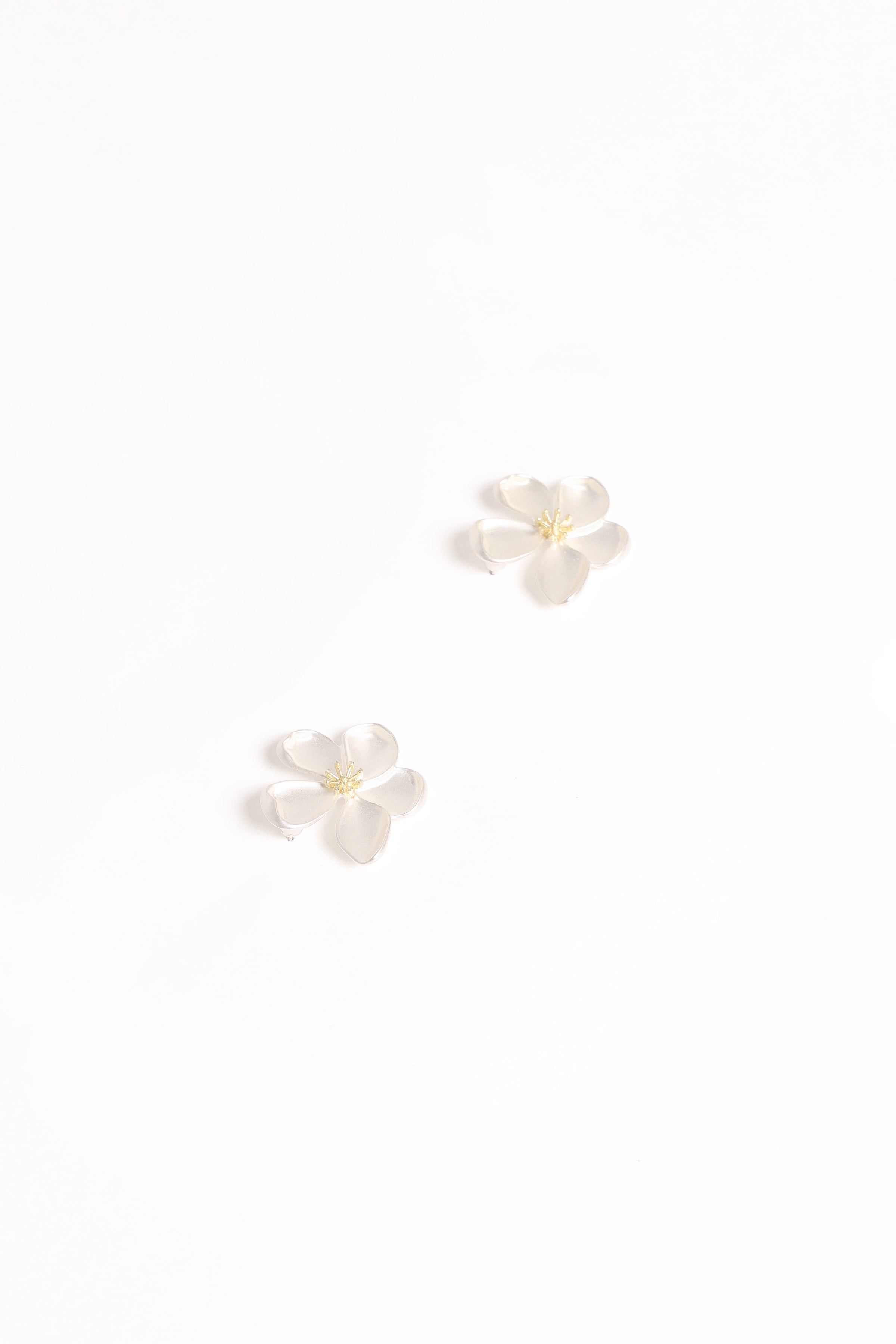 ACCESSORIES Gisella Flower Earrings - White