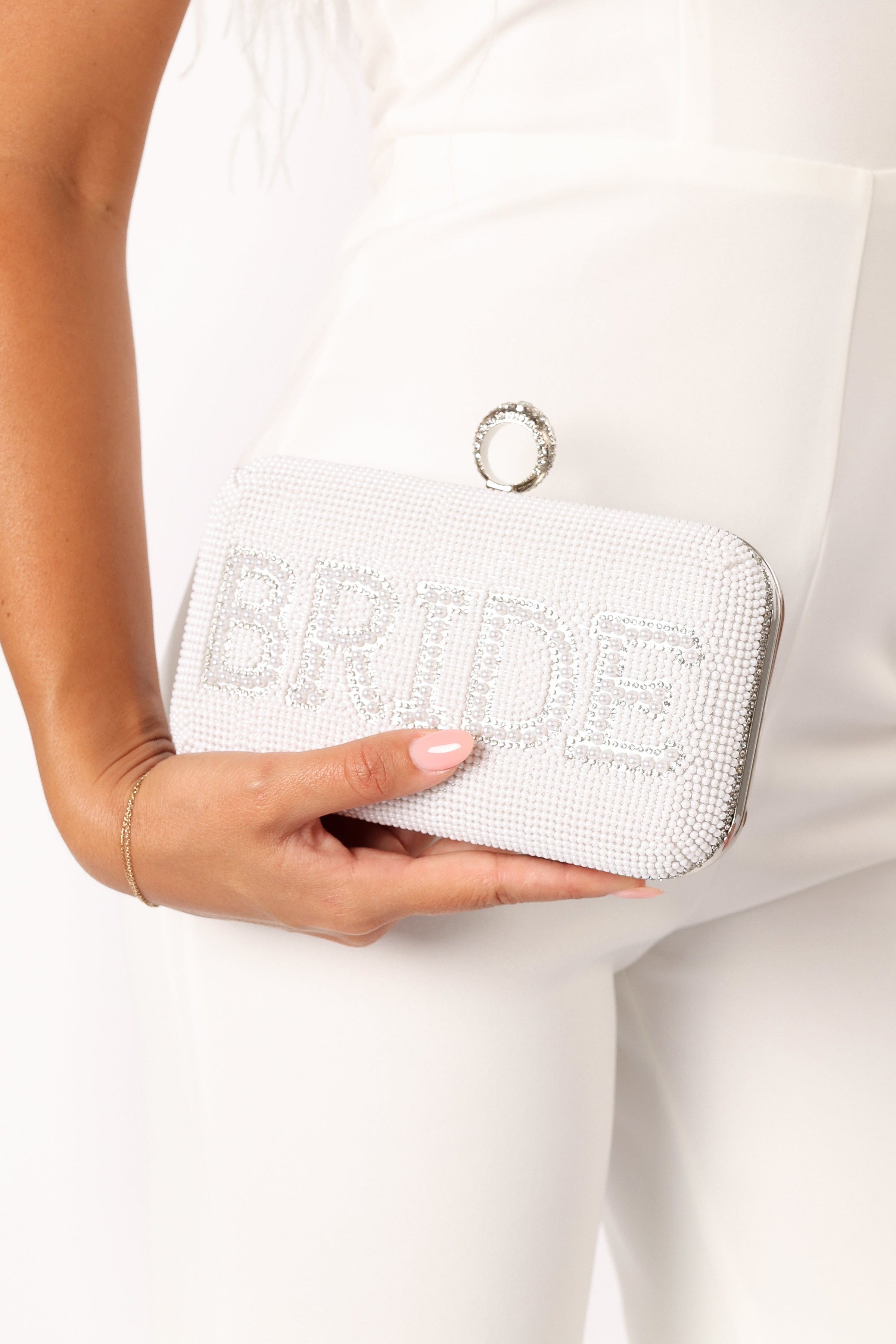 ACCESSORIES @Julane Crossbody Bag - White (Hold for Wedding Guest)