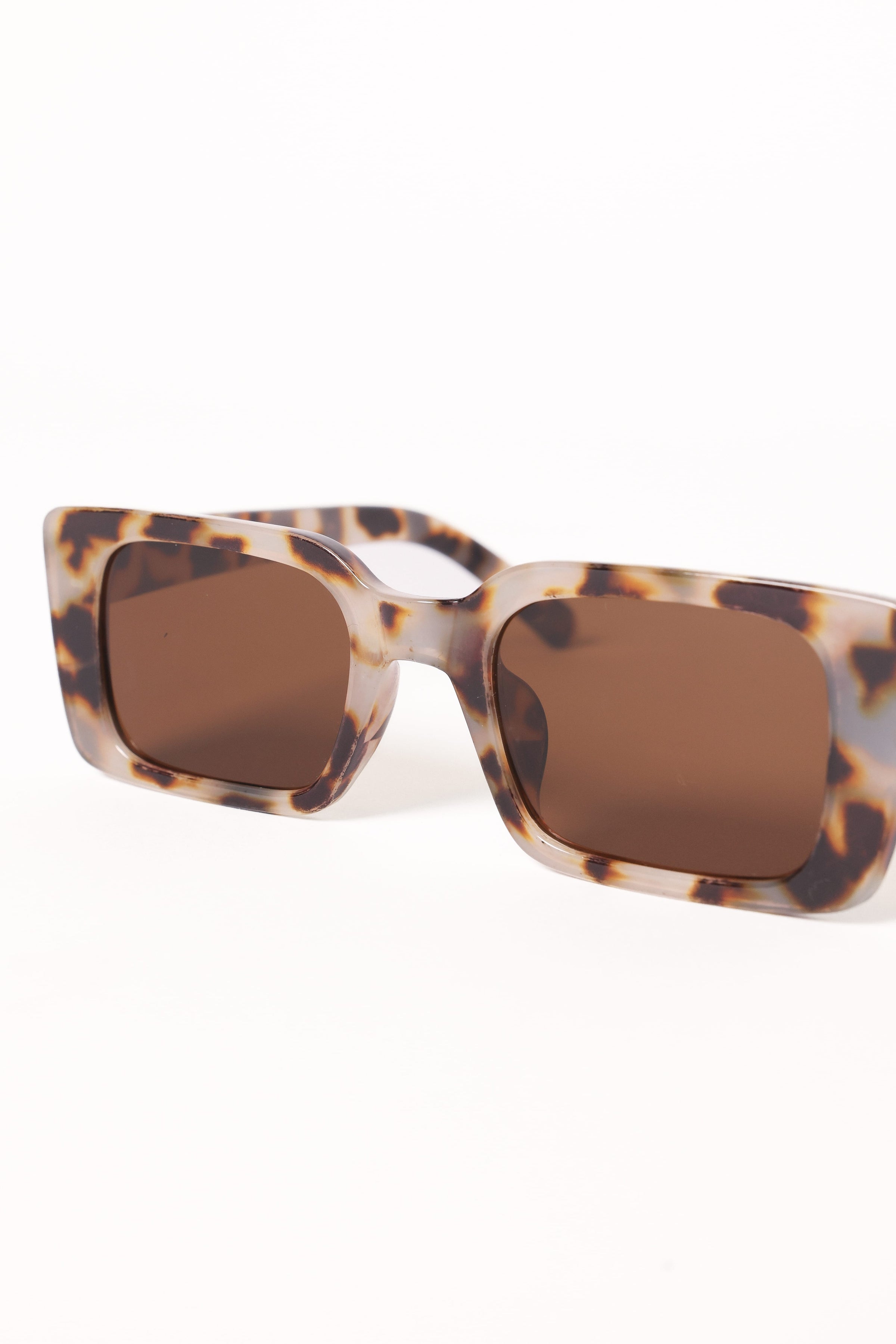 ACCESSORIES Kiran Sunglasses - Tort