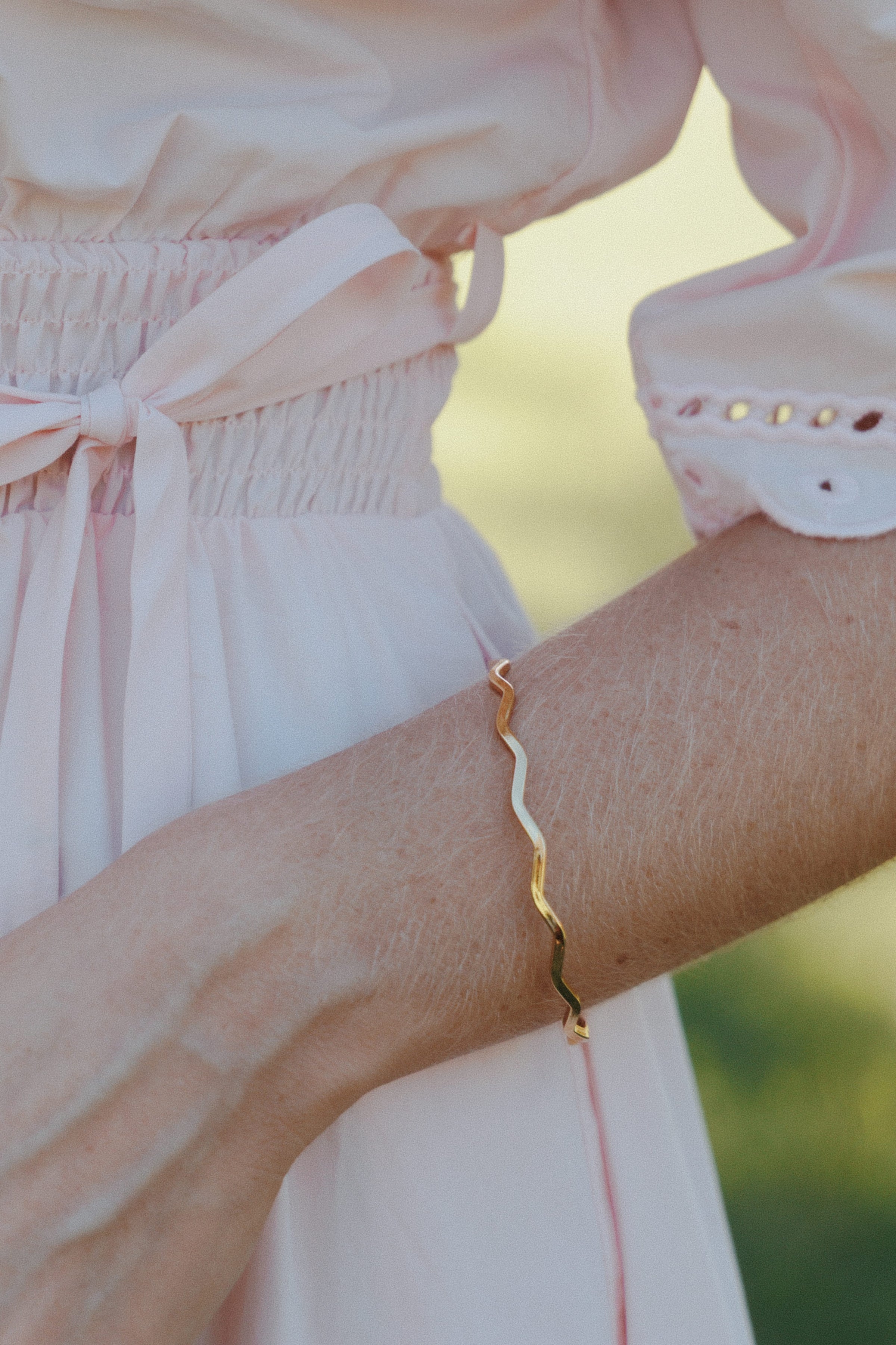 ACCESSORIES Layla Wave Bangle - Gold