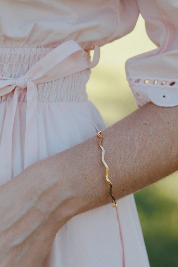 ACCESSORIES Layla Wave Bangle - Gold
