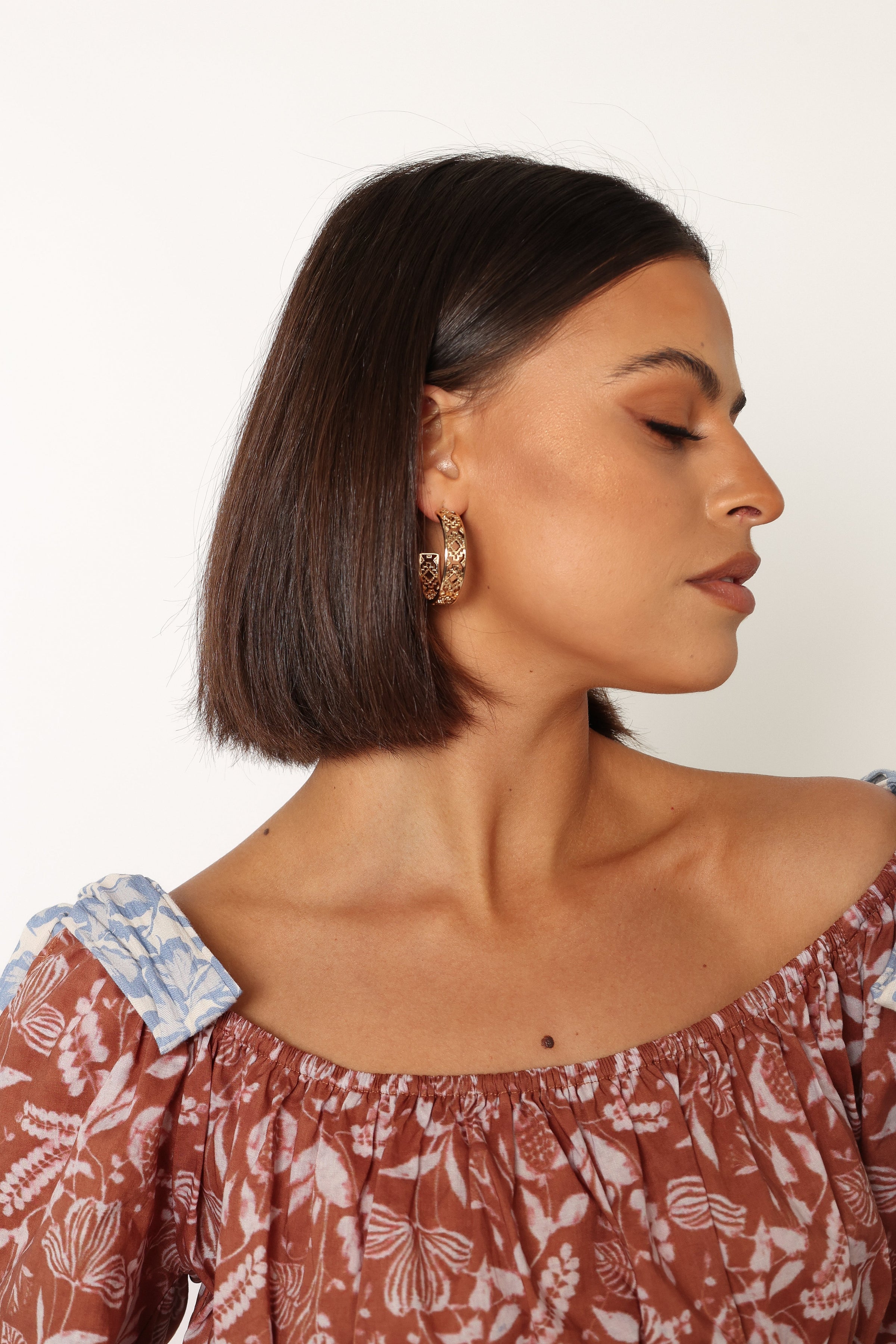 ACCESSORIES @Othello Hoop Earrings - Gold