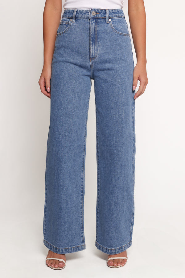 BOTTOMS Abrand 94 High Wide Petite Jeans - Debbie