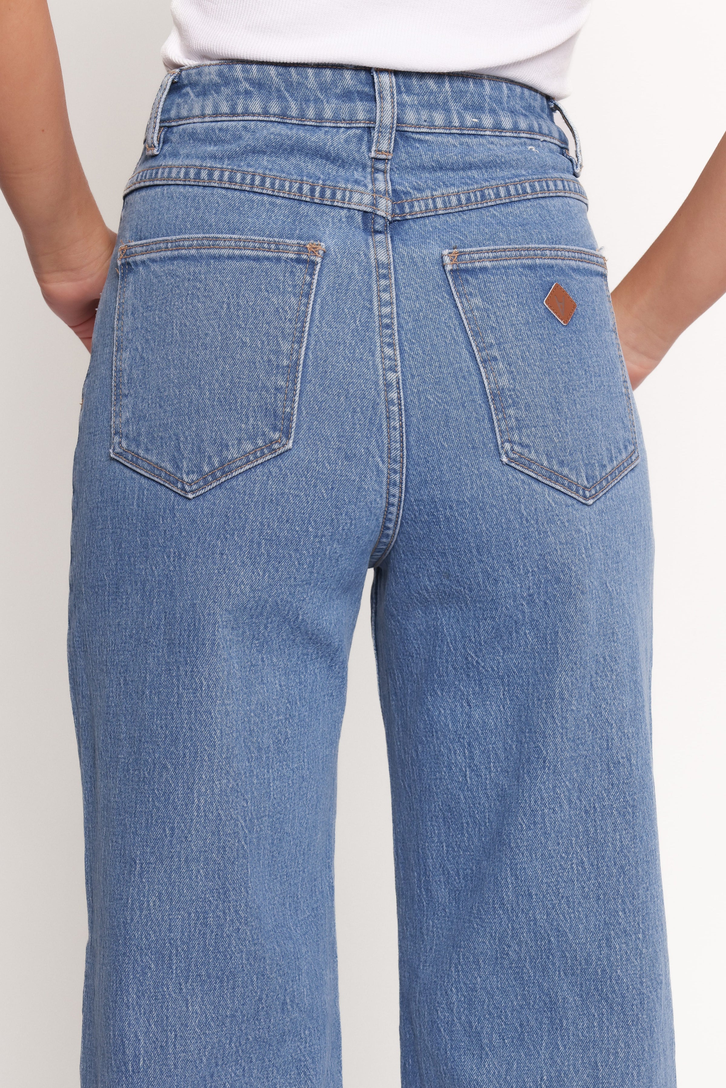 BOTTOMS Abrand 94 High Wide Petite Jeans - Debbie