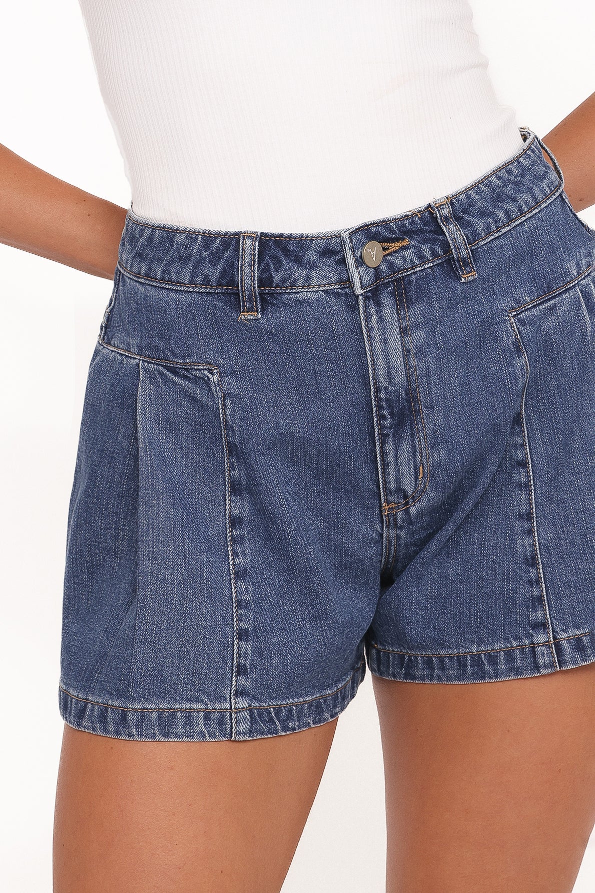 BOTTOMS Abrand 94 Pleated Short - Bella