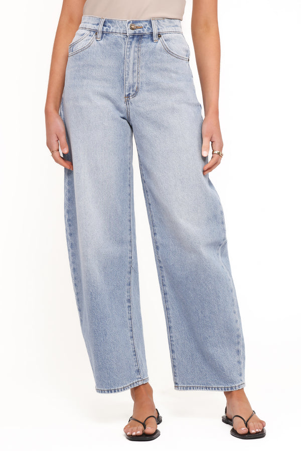 BOTTOMS Rollas Gigi Barrel Jeans - Brad Blue