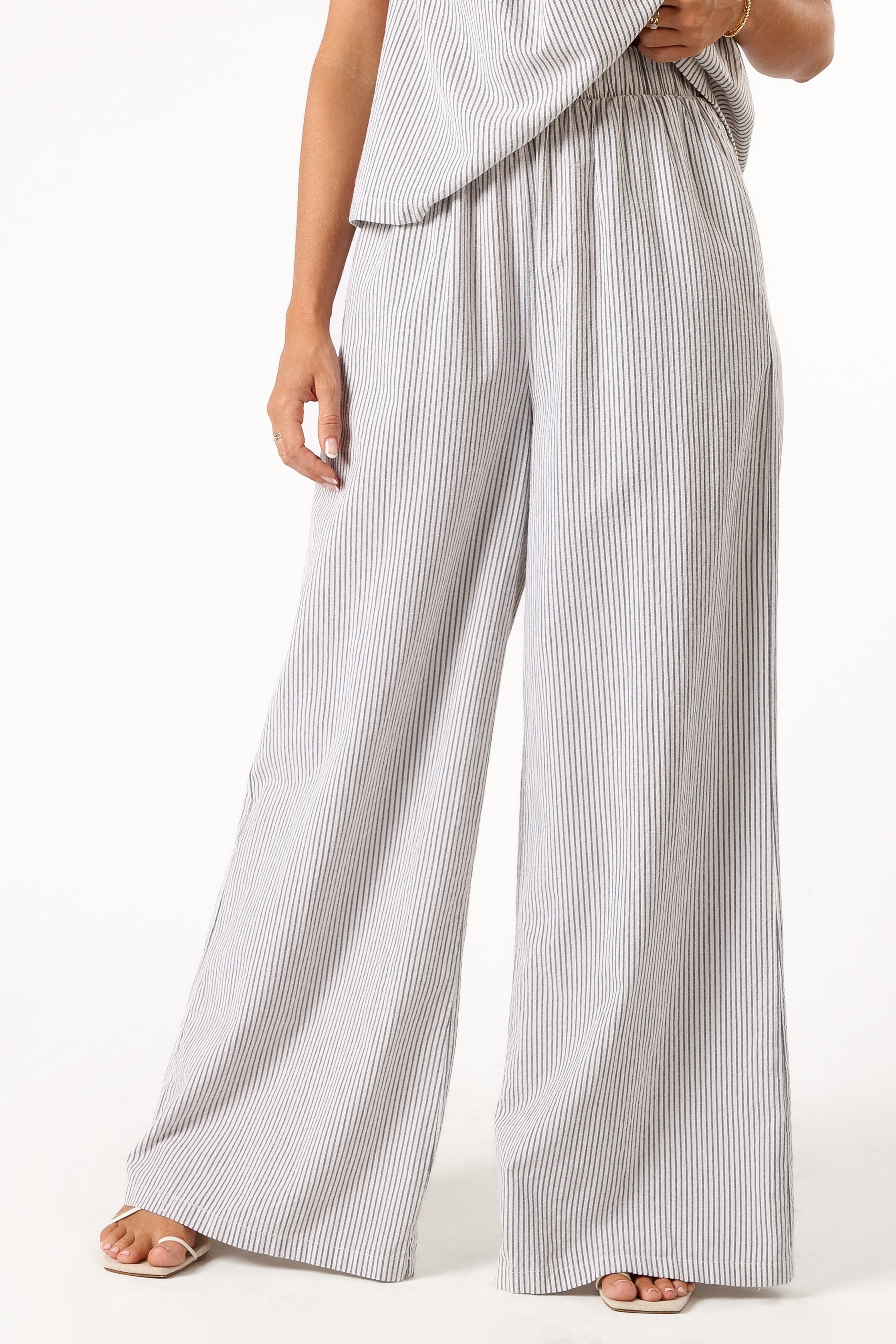 BOTTOMS @Savanna Striped Pants - White