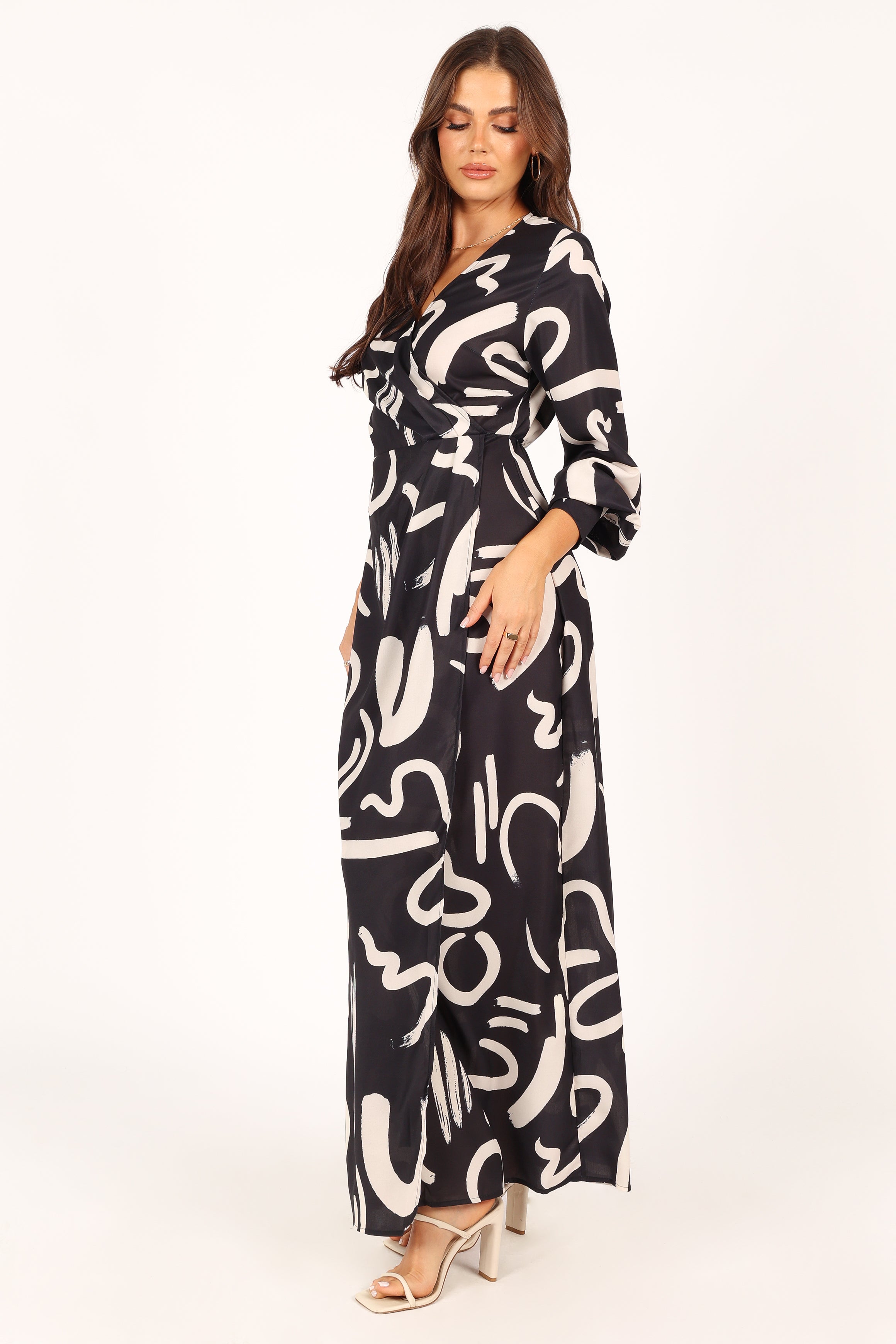 DRESSES @Helen Long Sleeve Midi Dress - Black White (waiting on bulk)