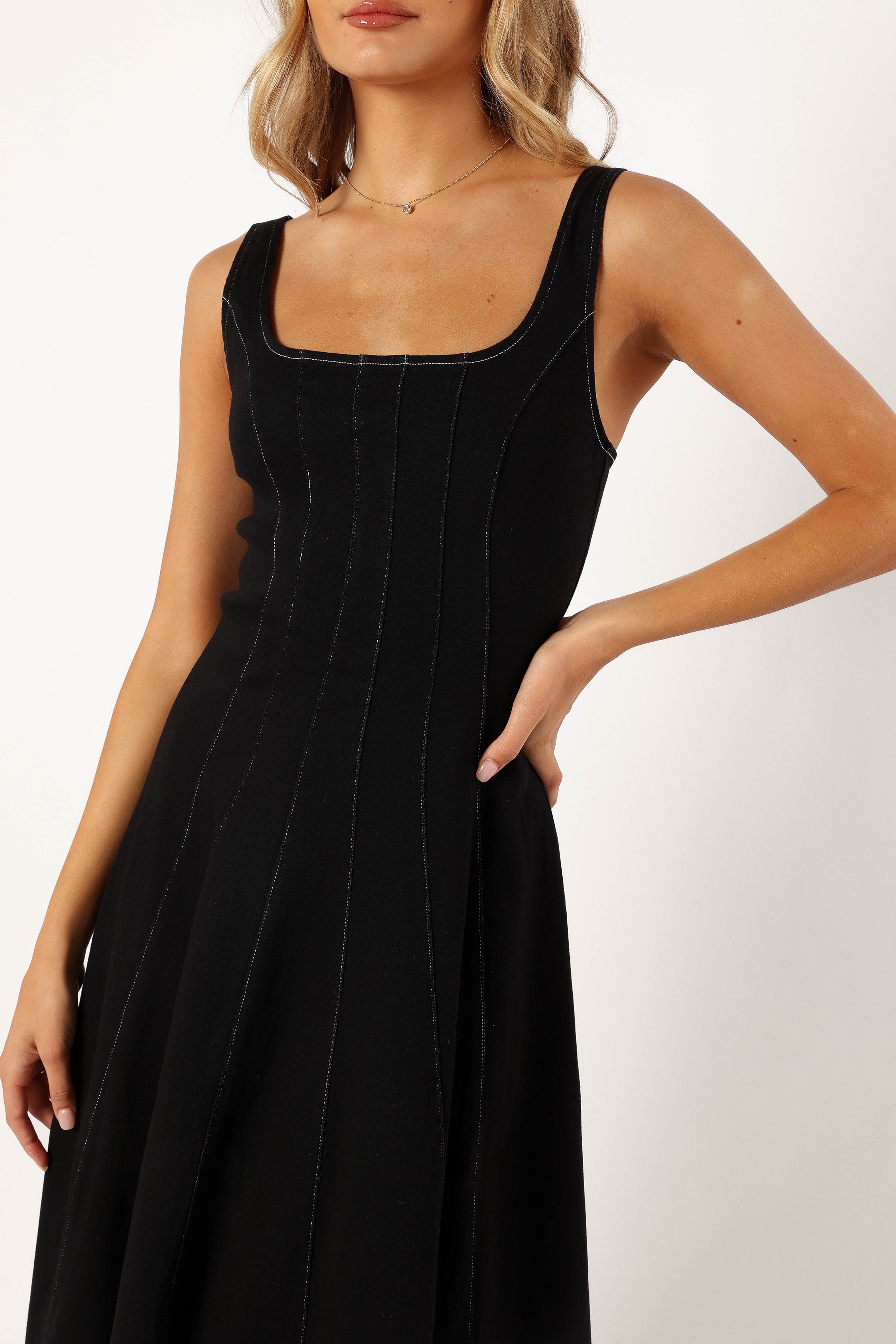 DRESSES @Una Midi Dress - Black