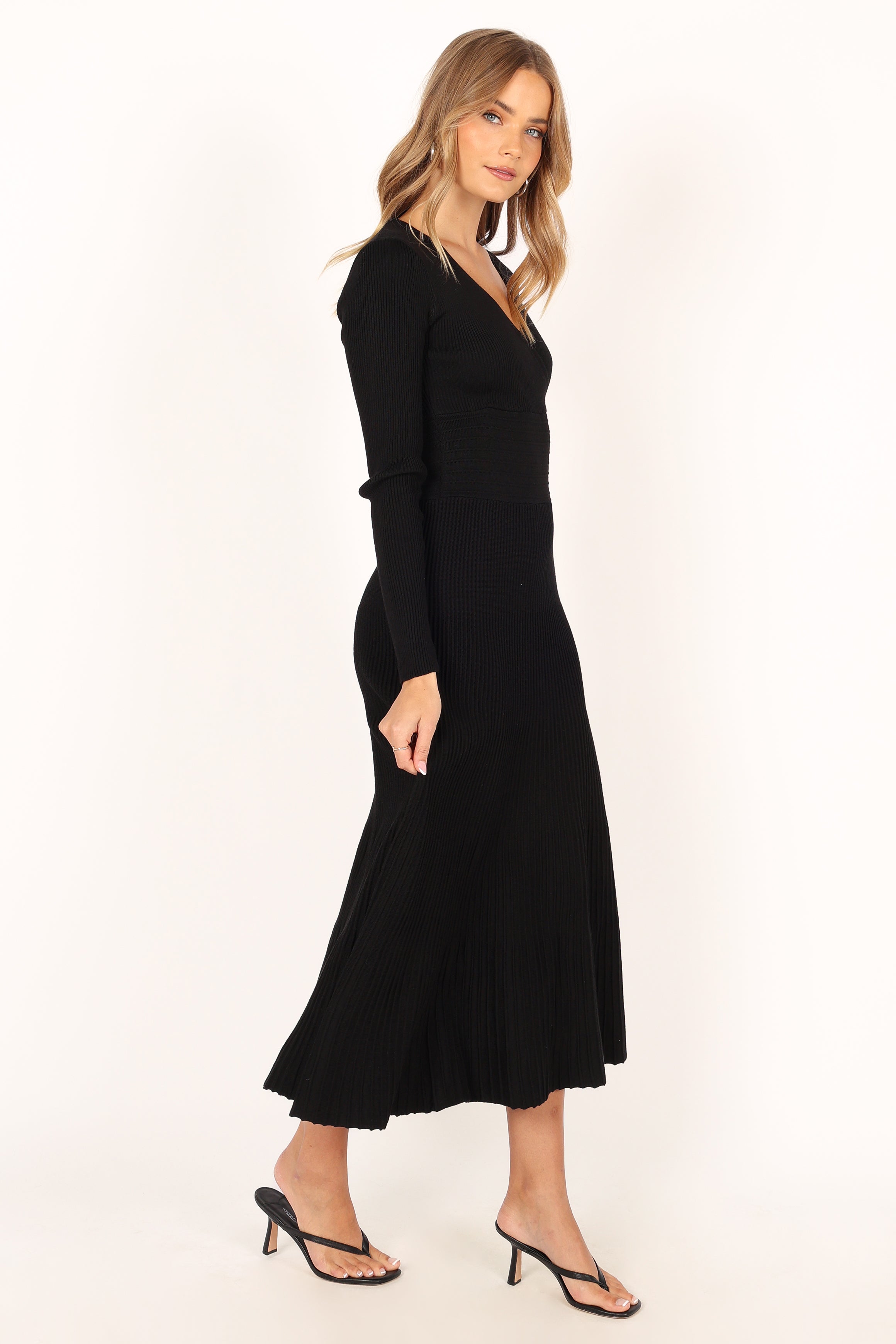 DRESSES @Vivi Longsleeve Midi Dress - Black