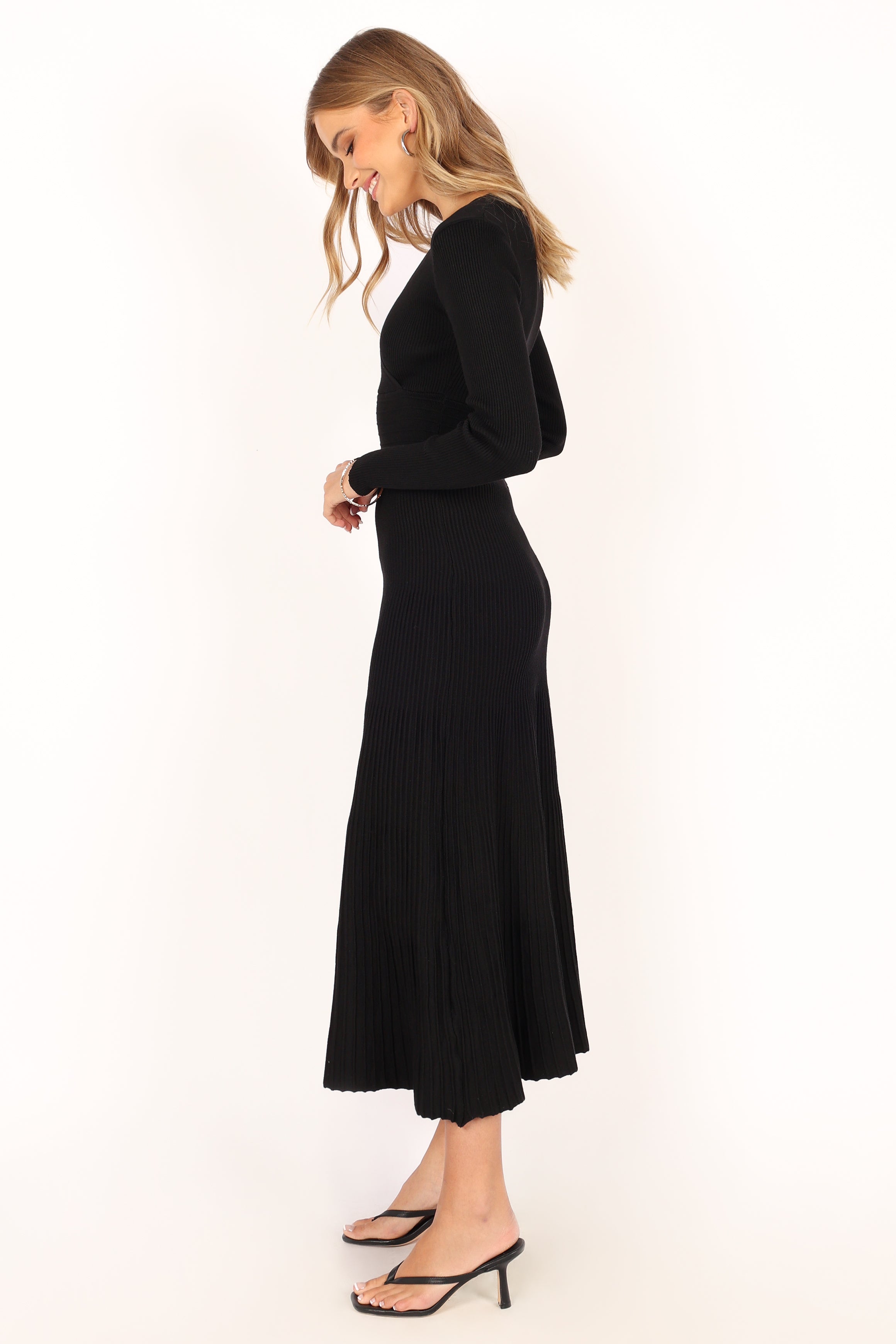 DRESSES @Vivi Longsleeve Midi Dress - Black