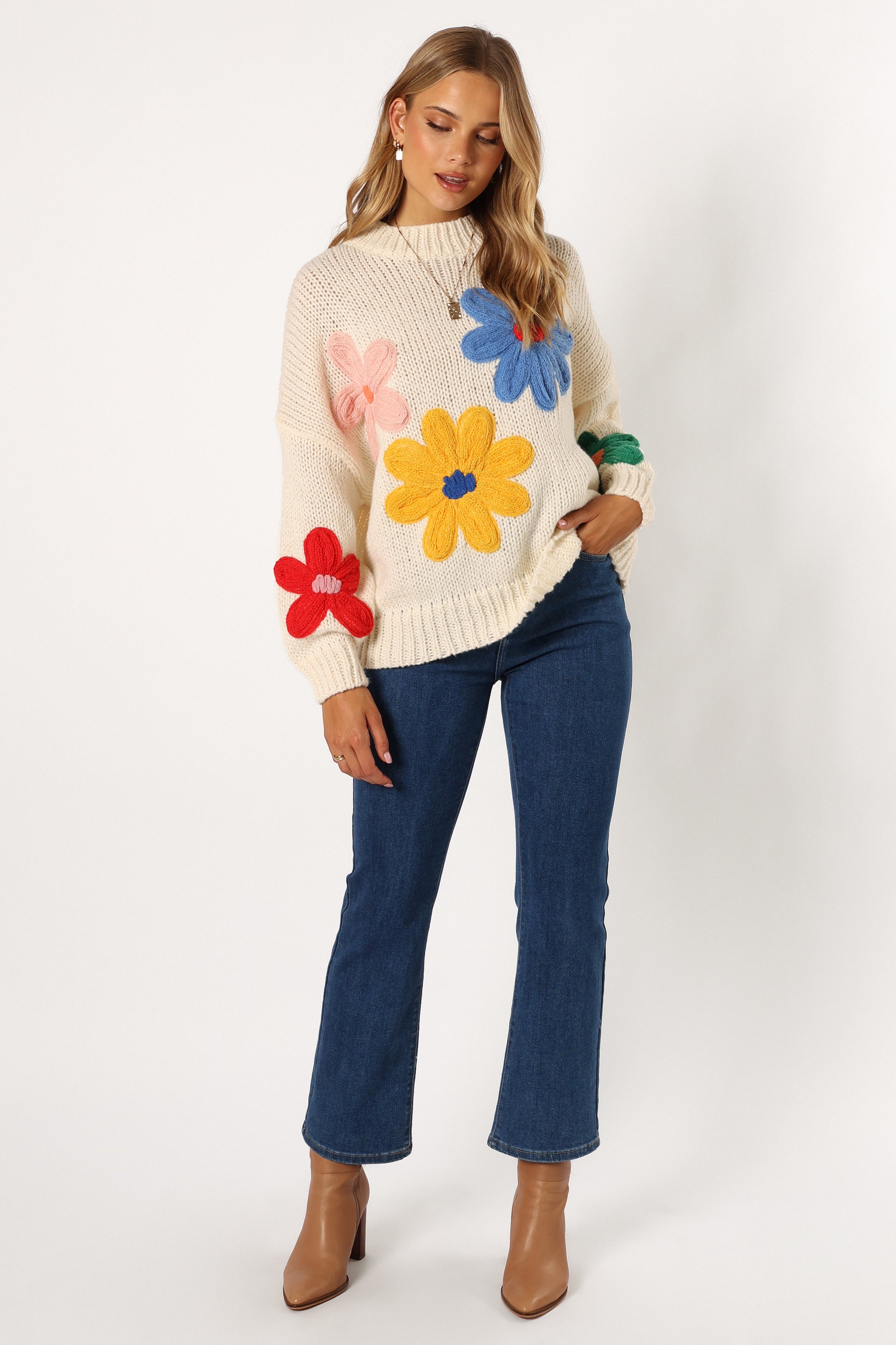 KNITWEAR @Alanna Flower Detail Knit Sweater - Cream