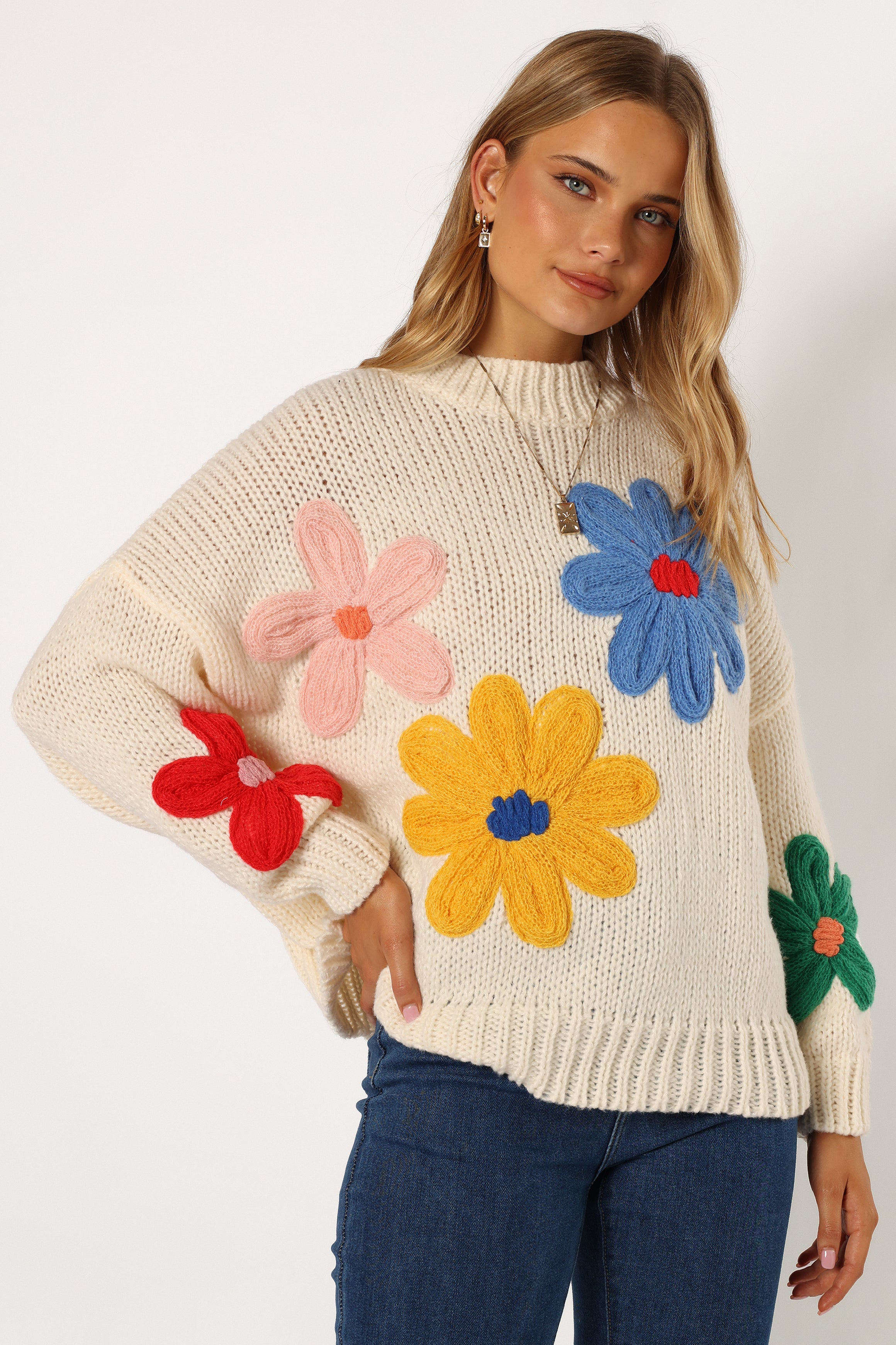 KNITWEAR @Alanna Flower Detail Knit Sweater - Cream