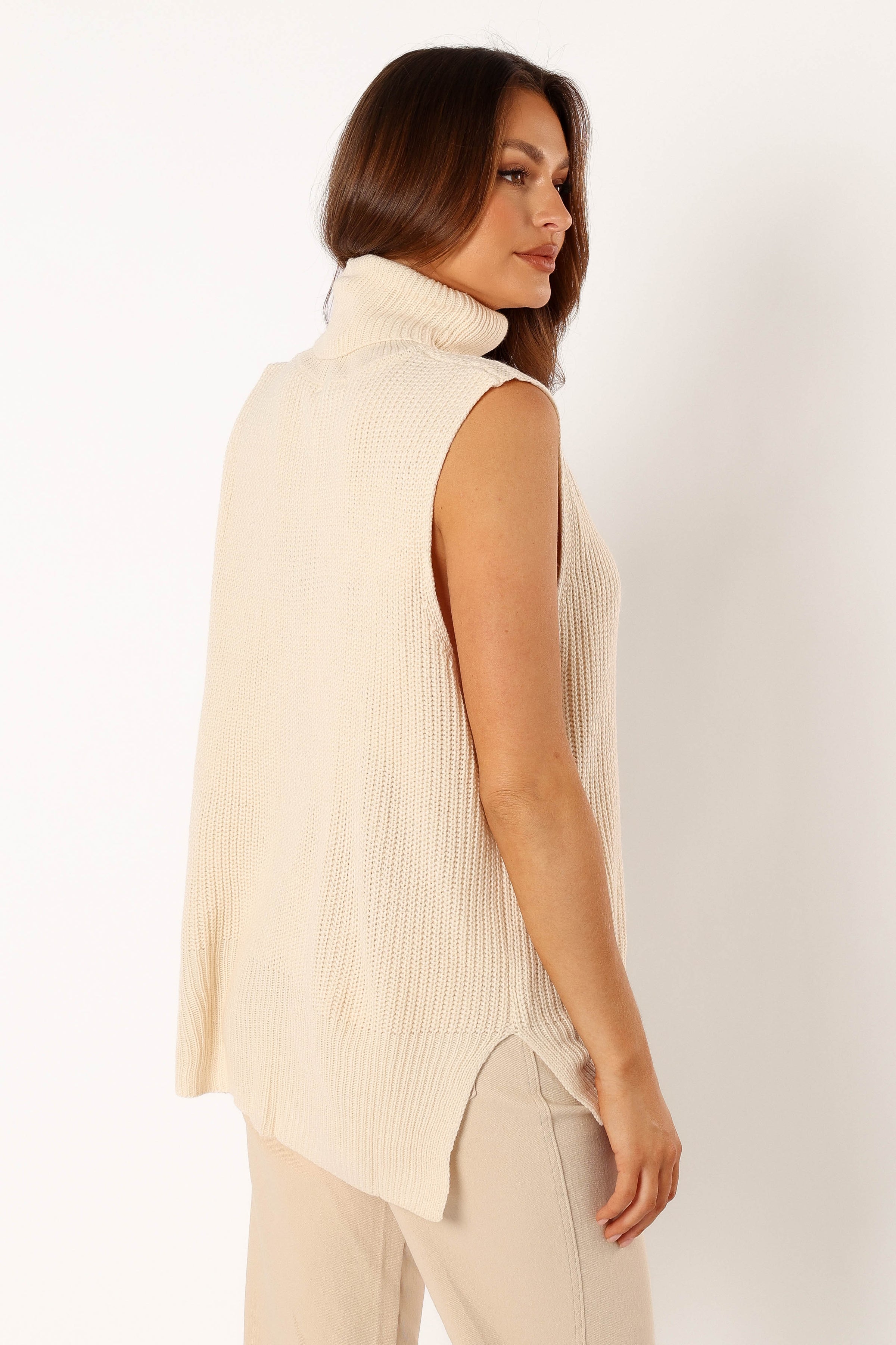 KNITWEAR @Celaena Turtleneck Sleeveless Sweater - Cream