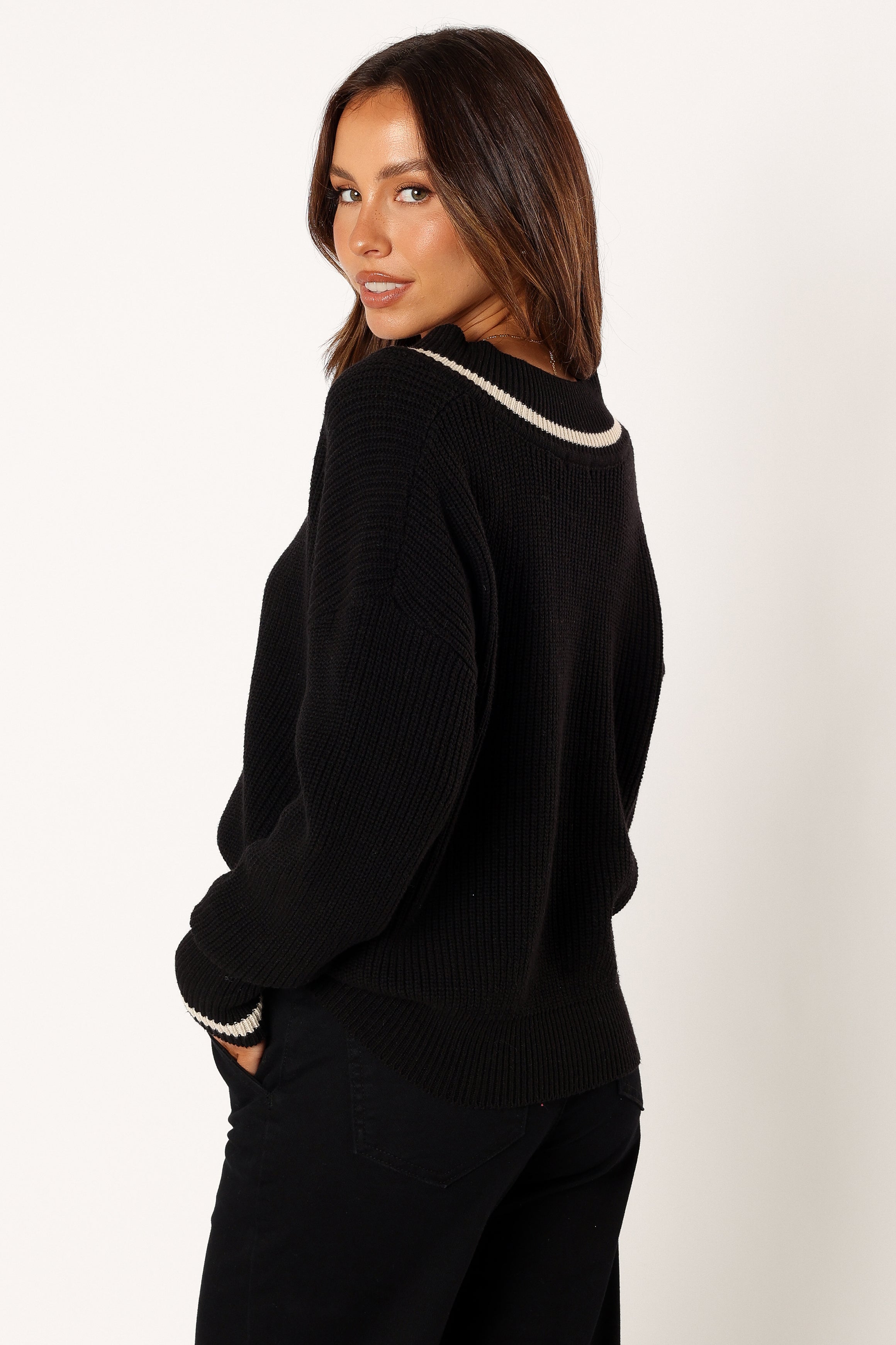 KNITWEAR @Dominique Contrast Vneck Knit Sweater - Black/Cream