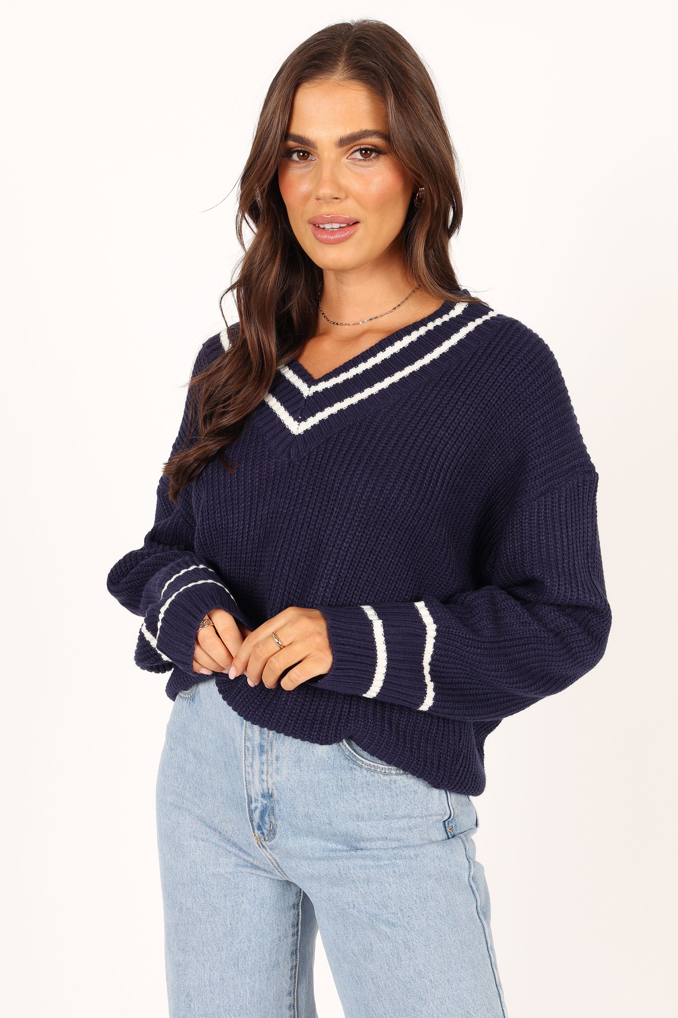 Knitwear @Leanna Vneck Knit Sweater - Navy