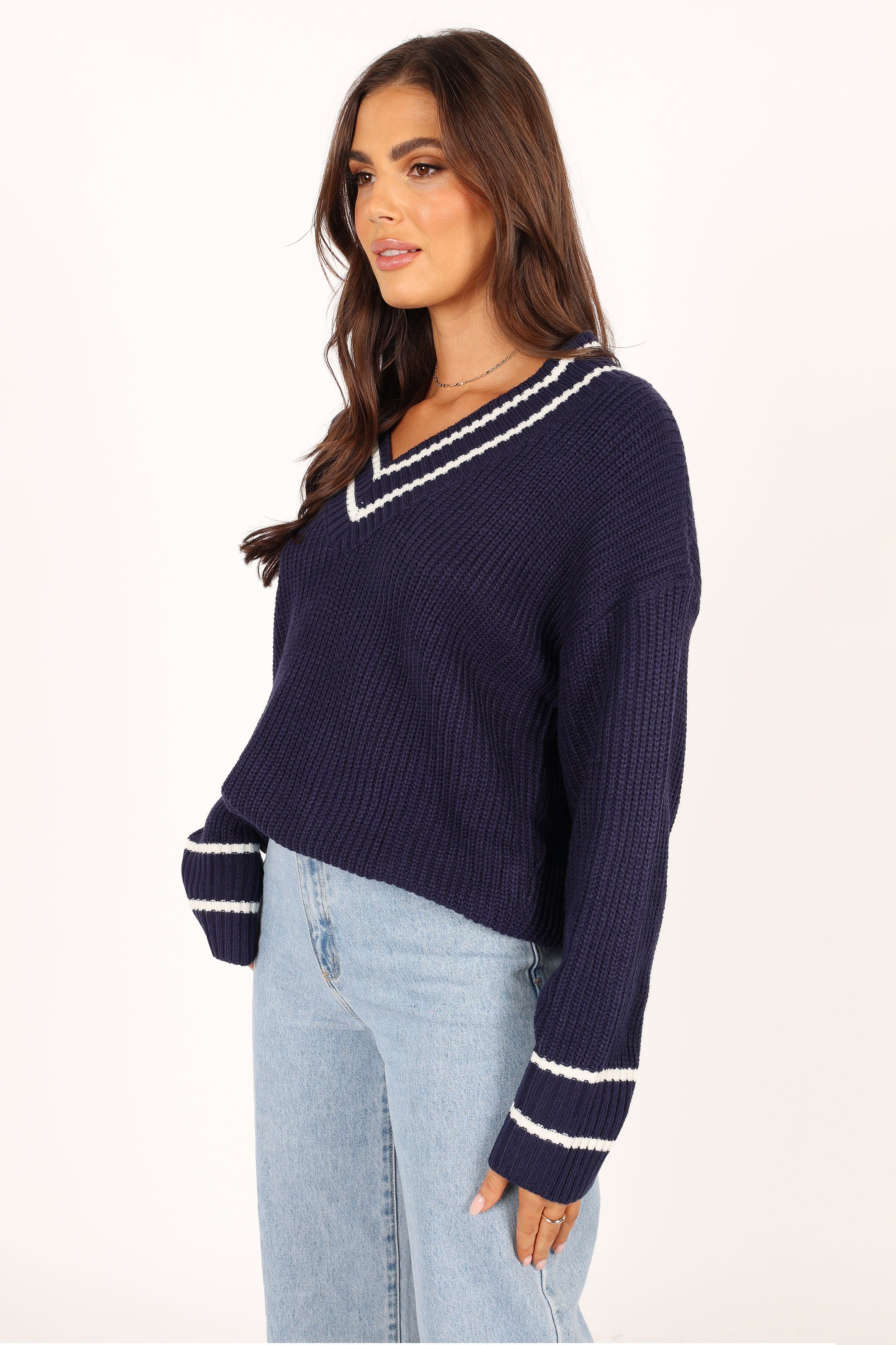 Knitwear @Leanna Vneck Knit Sweater - Navy
