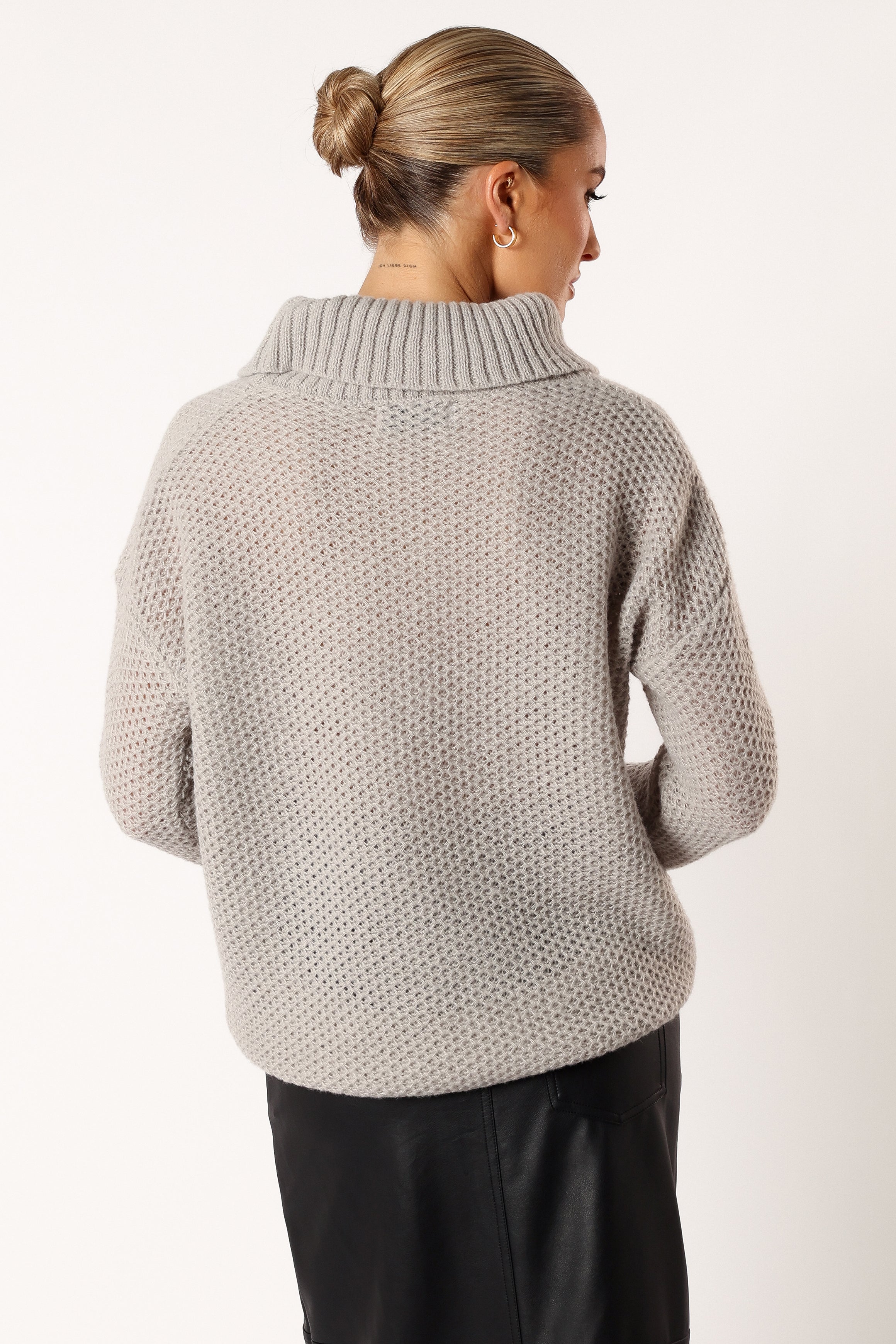 KNITWEAR @Rayne Turtleneck Knit Sweater - Light Grey
