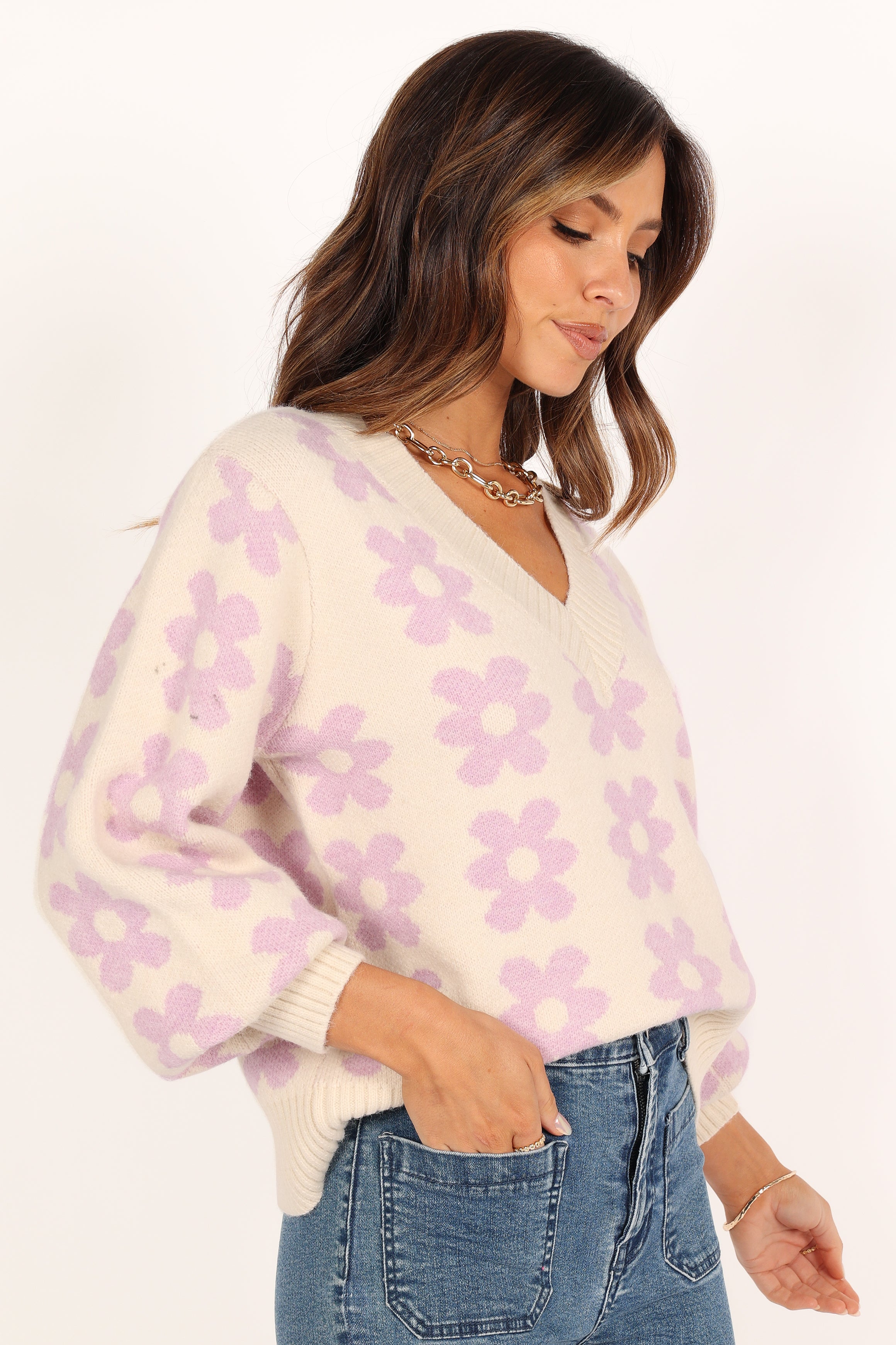 KNITWEAR Remi Vneck Flower Knit Sweater - Lilac
