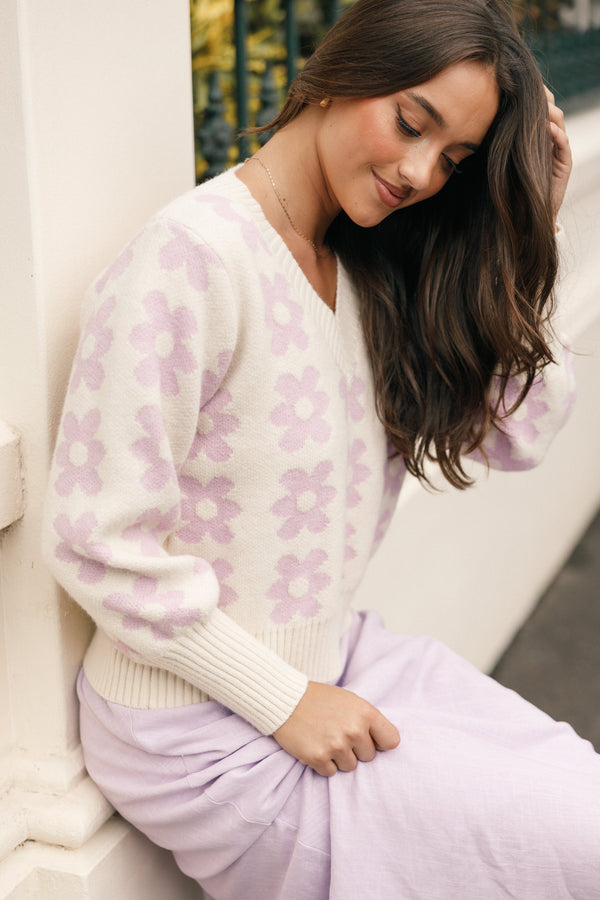 KNITWEAR Remi Vneck Flower Knit Sweater - Lilac