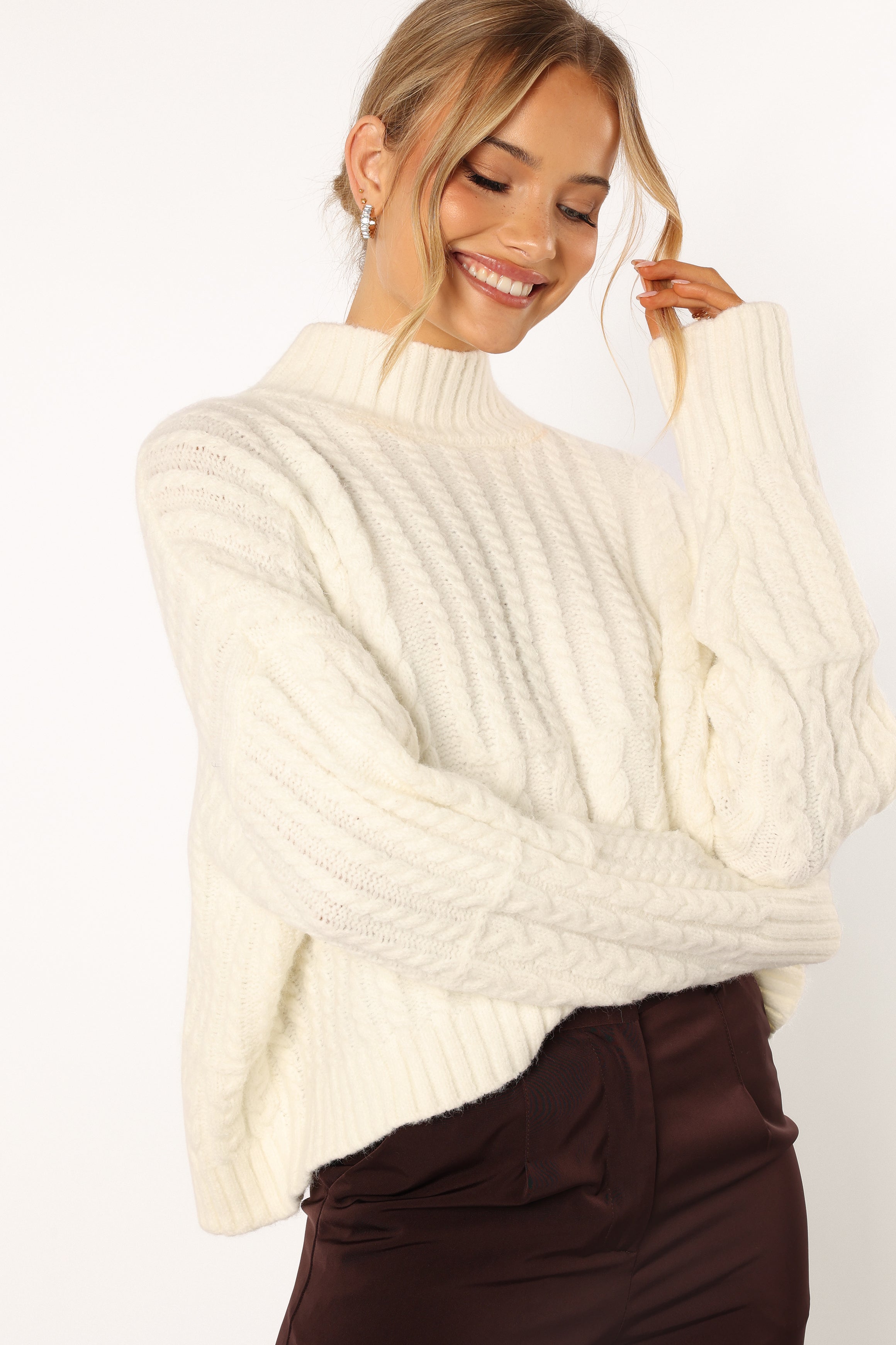 KNITWEAR @Skye Knit Sweater - White