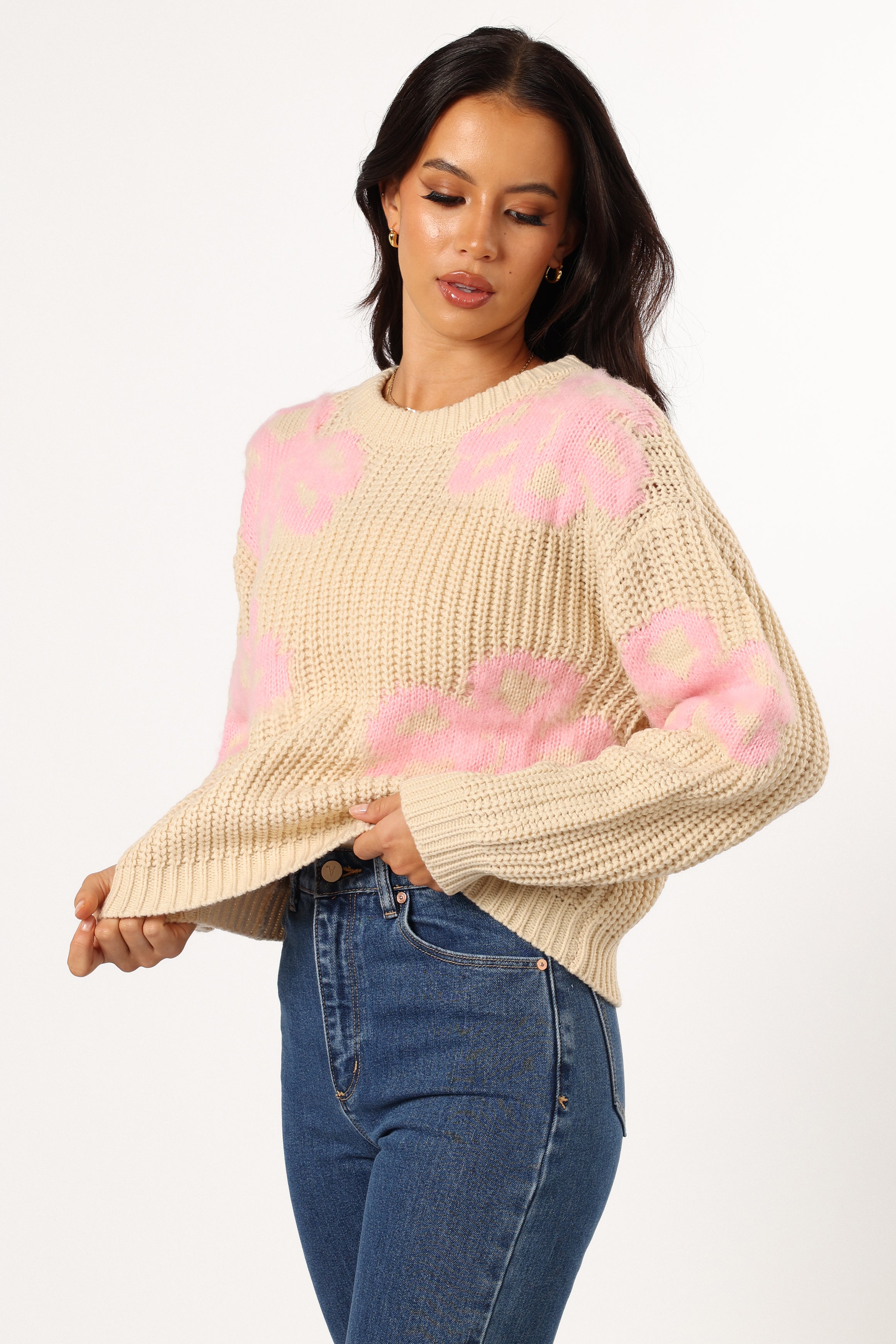 KNITWEAR @Wren Large Flower Knit Sweater - Cream