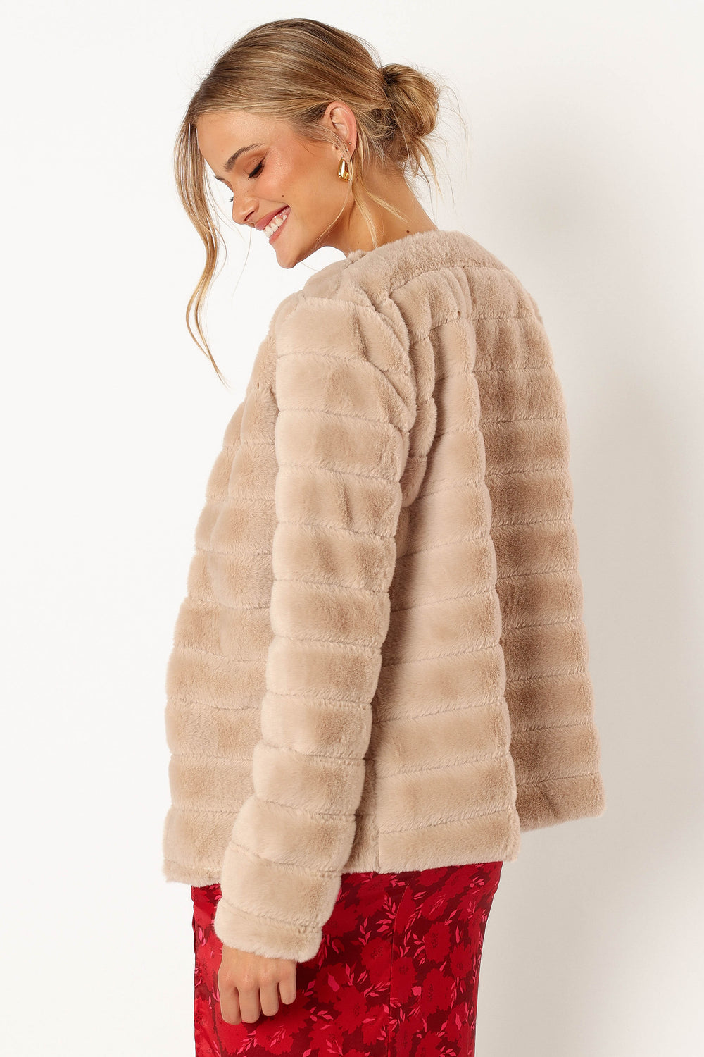 OUTERWEAR @Aylin Channel Faux Fur Jacket - Cream (waiting on bulk)