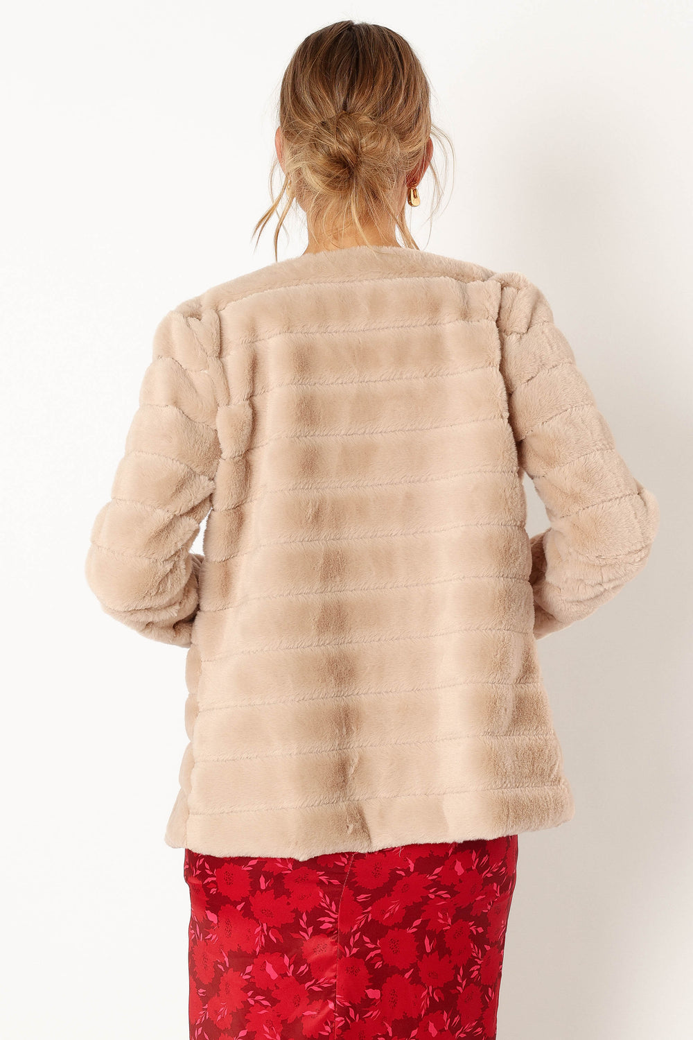 OUTERWEAR @Aylin Channel Faux Fur Jacket - Cream (waiting on bulk)