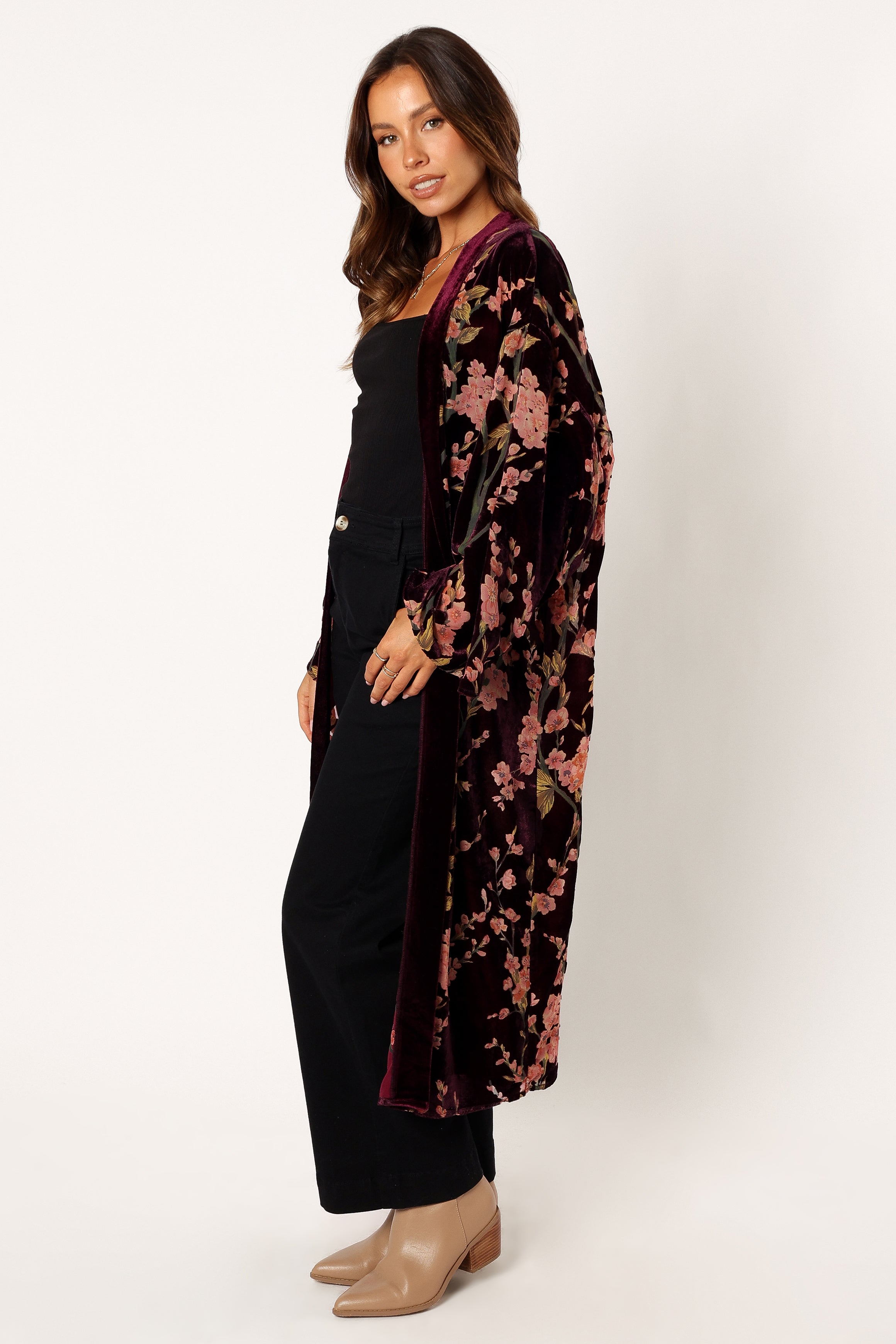 OUTERWEAR @Lennon Velvet Duster - Floral
