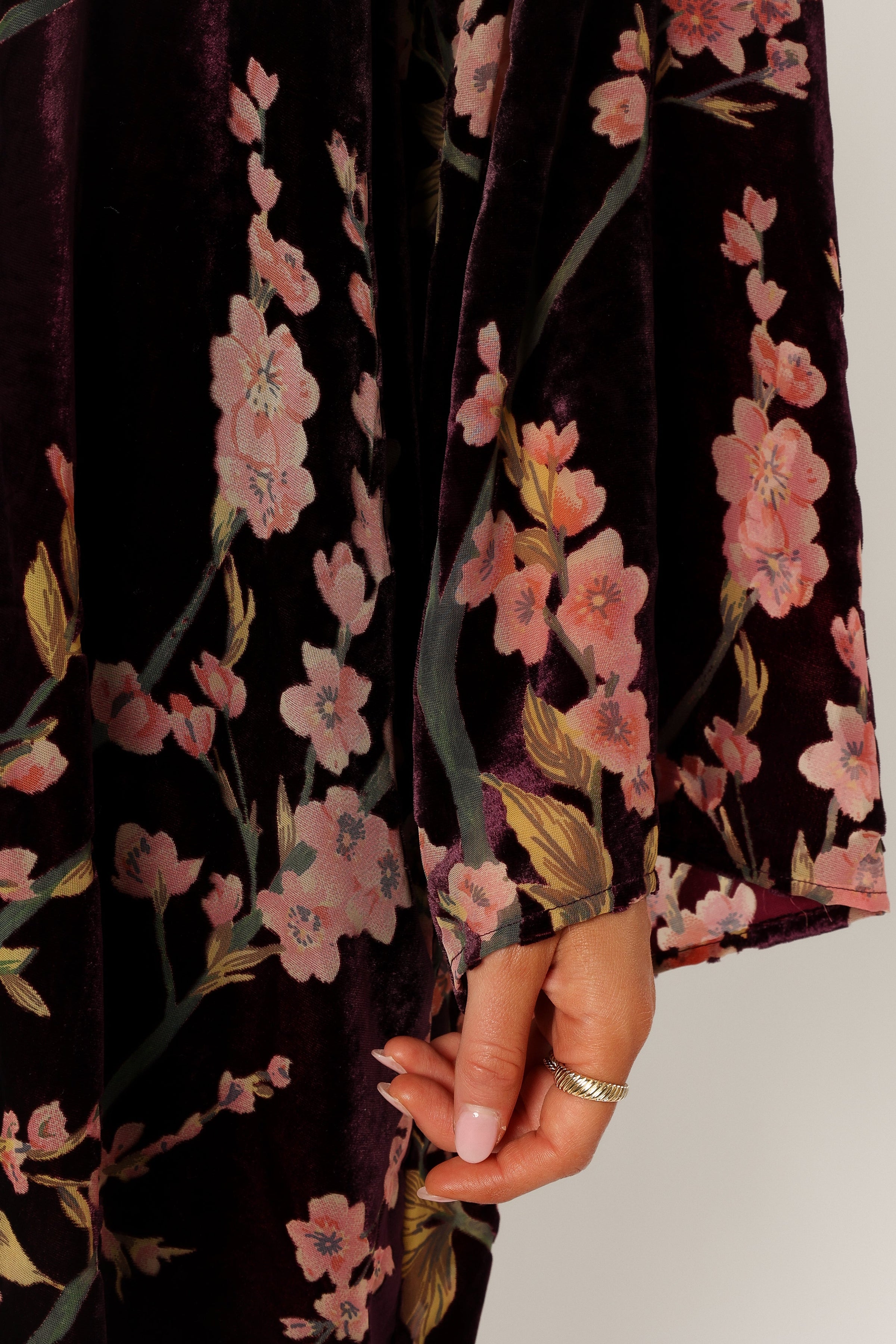 OUTERWEAR @Lennon Velvet Duster - Floral