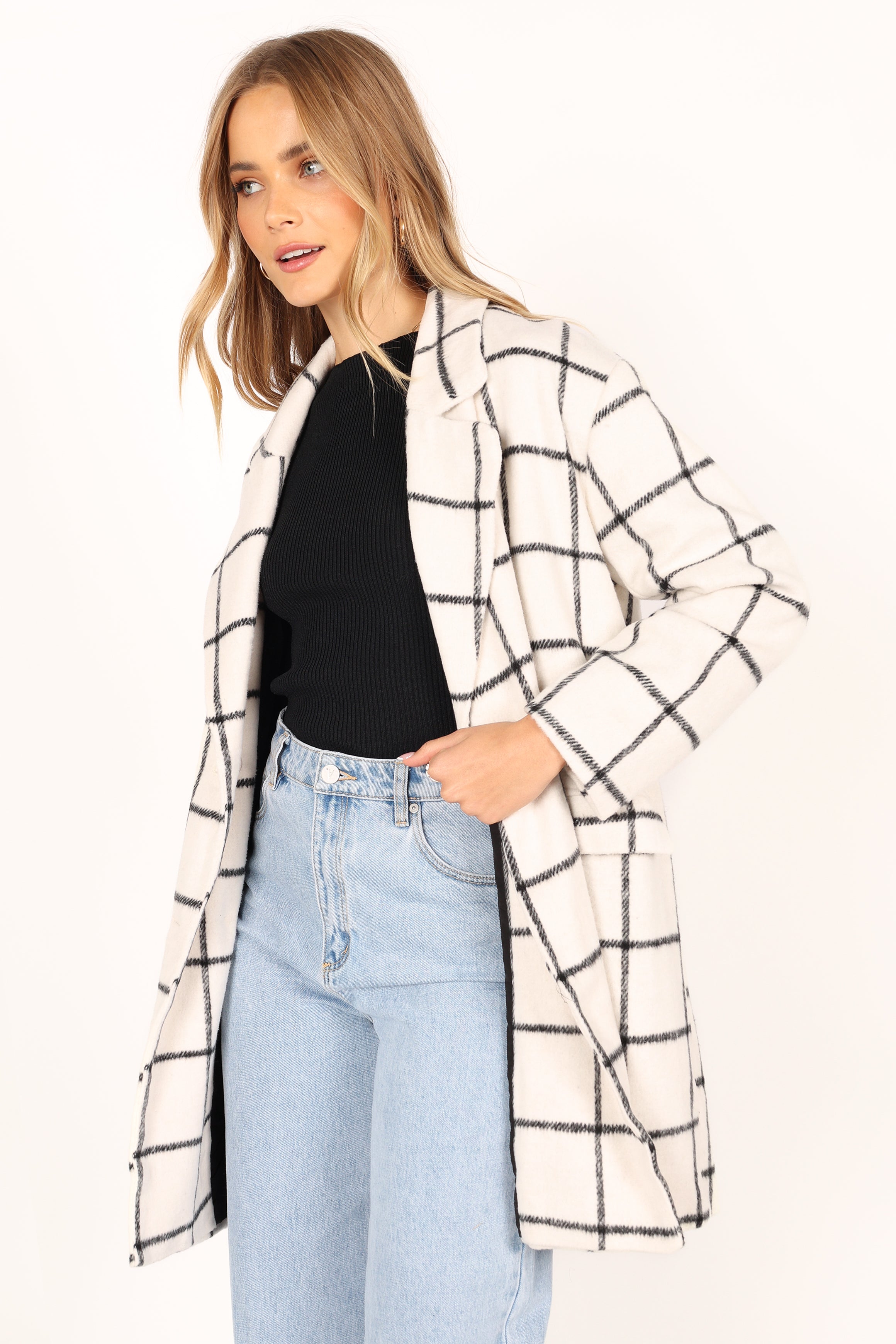 OUTERWEAR @Lissandra Coat - White