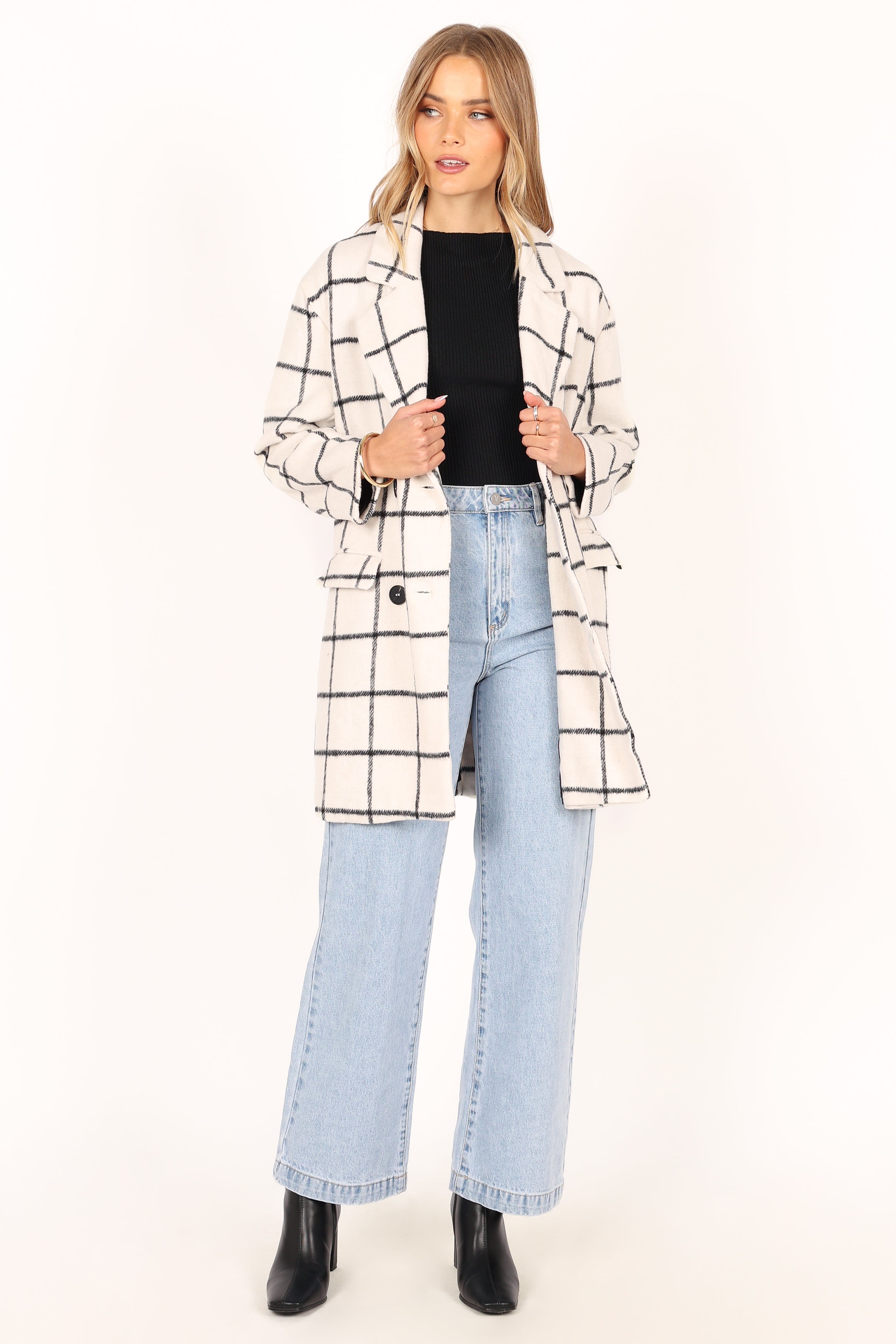 OUTERWEAR @Lissandra Coat - White